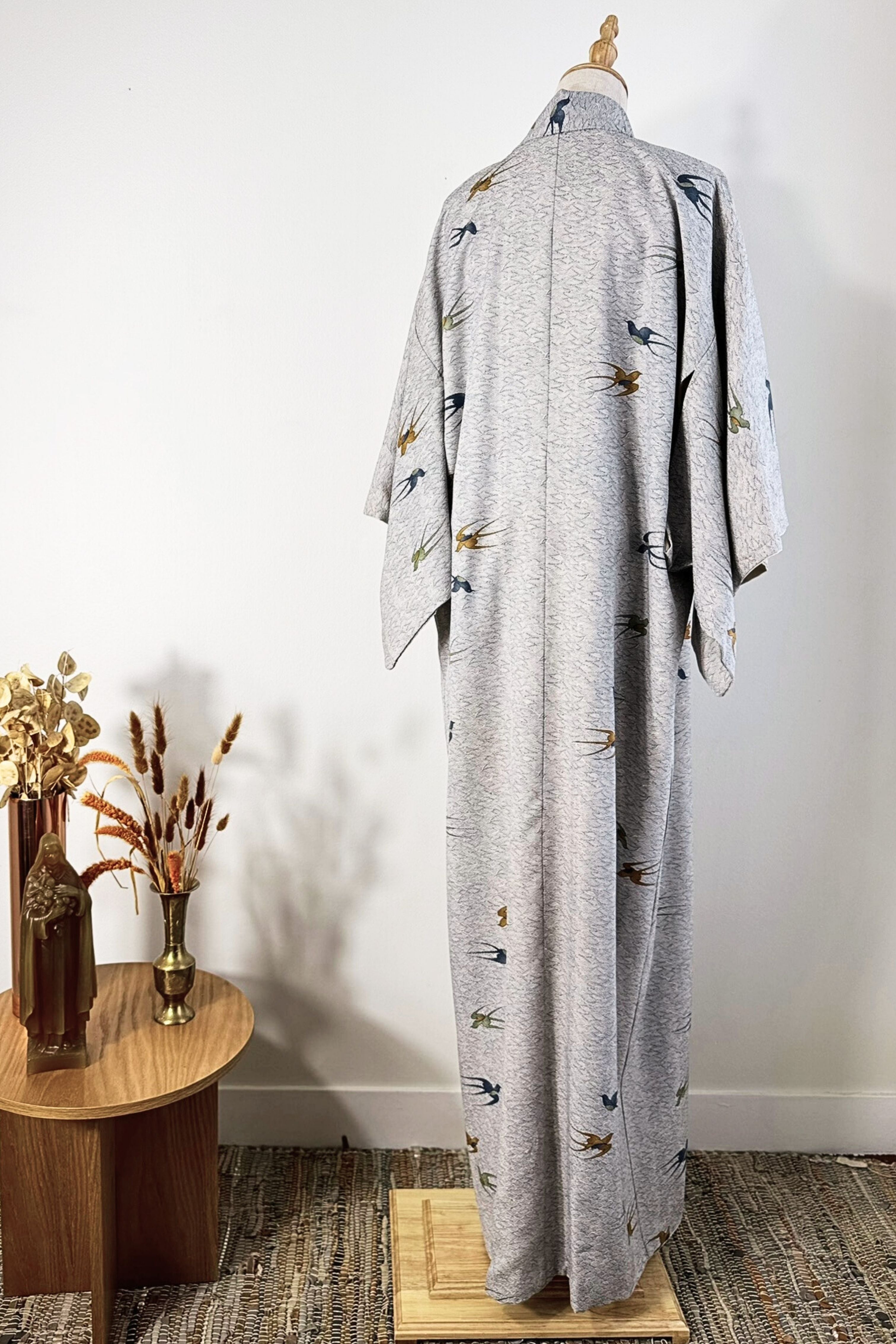 Kimono long en soie à motifs oiseaux