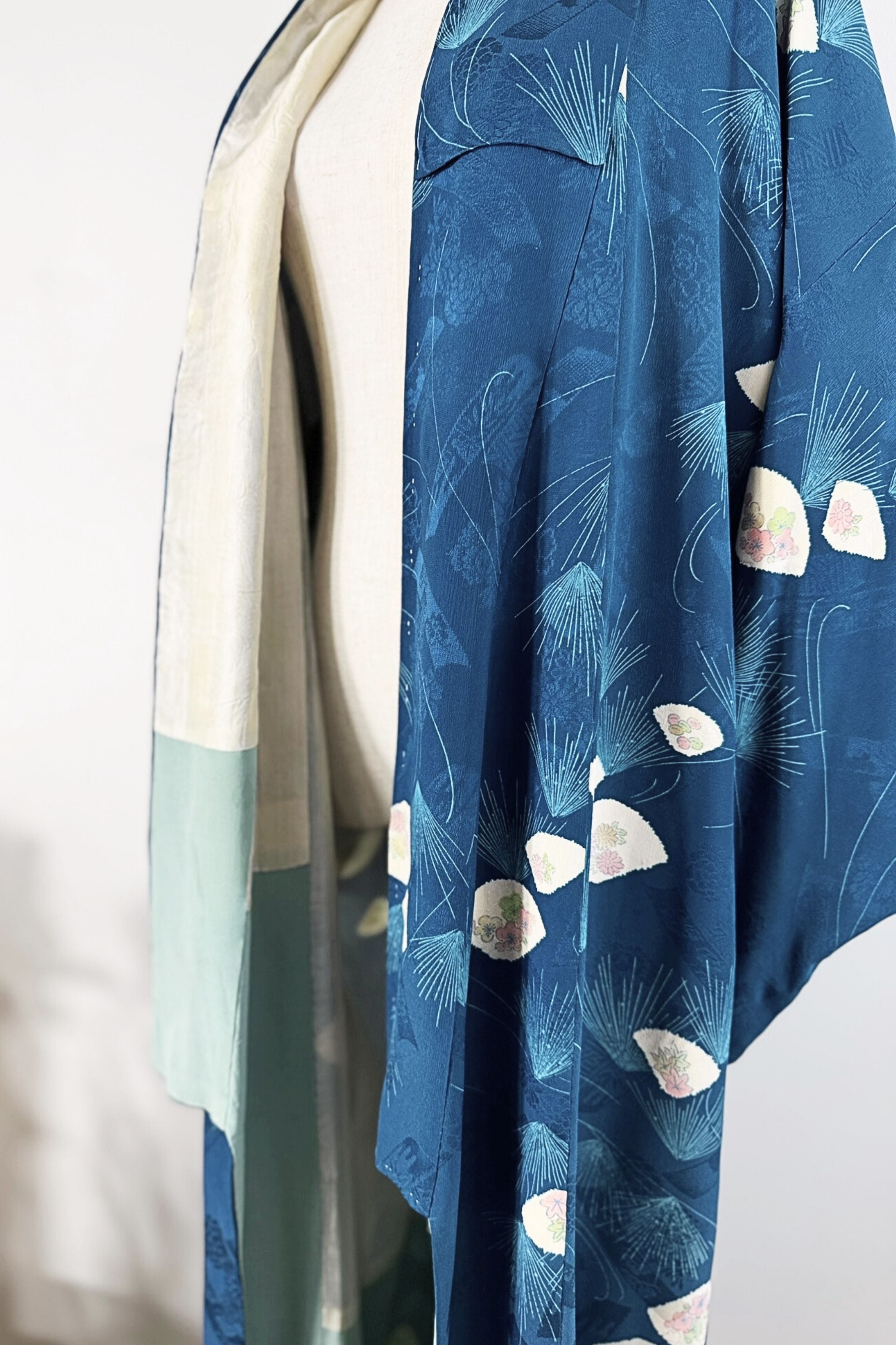 Kimono long en soie à motif floral
