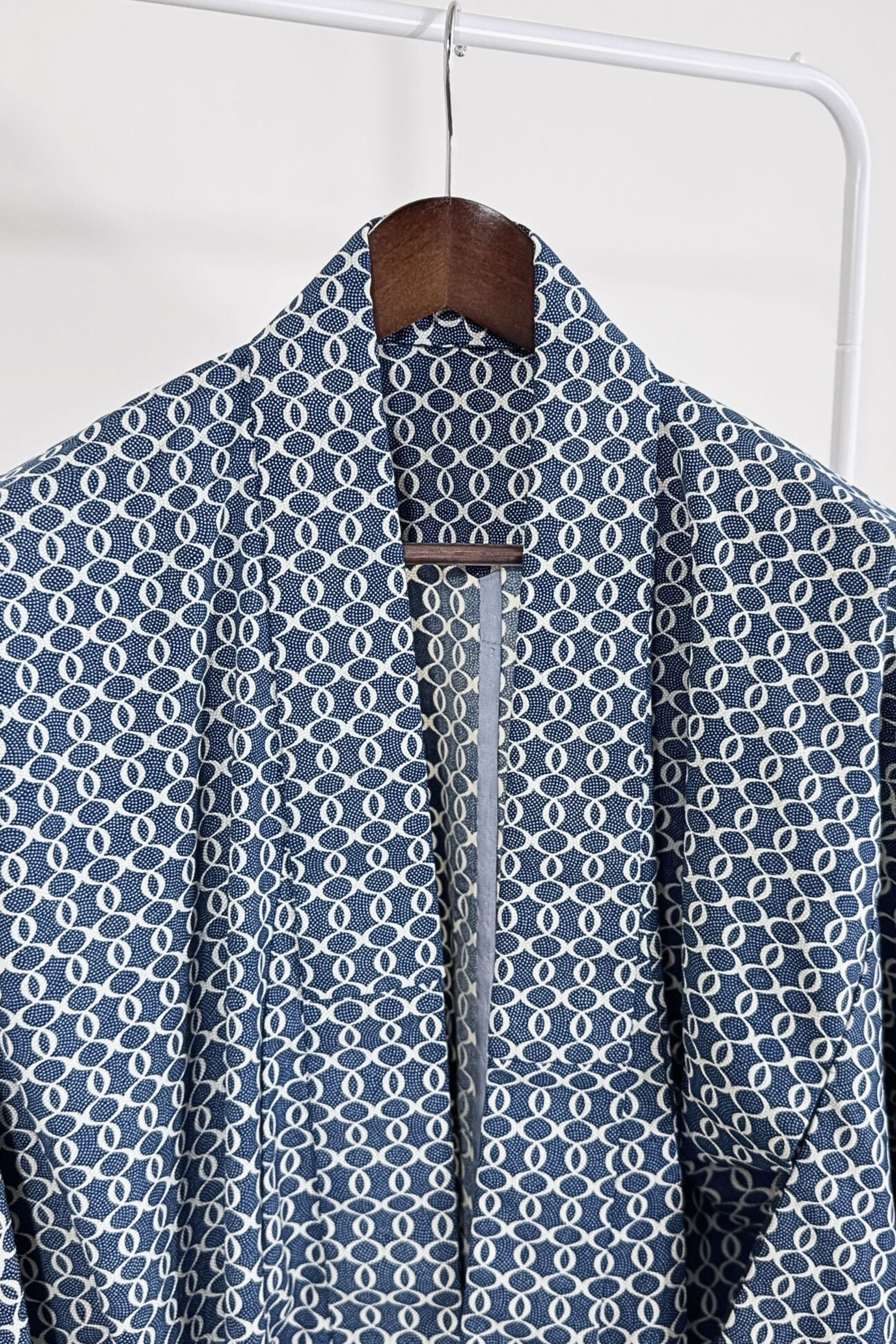 Kimono mi-long marine en coton imprimé