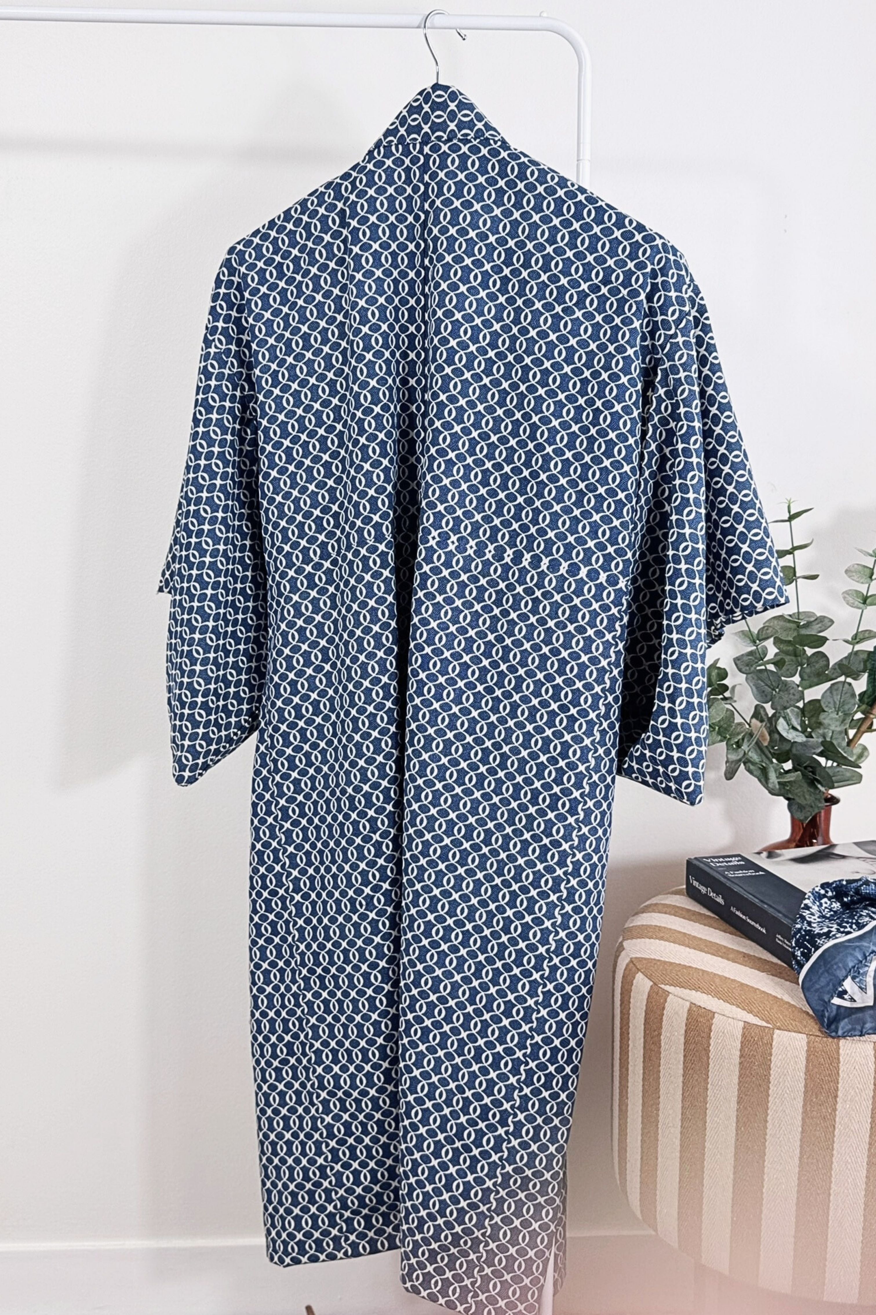 Kimono mi-long marine en coton imprimé