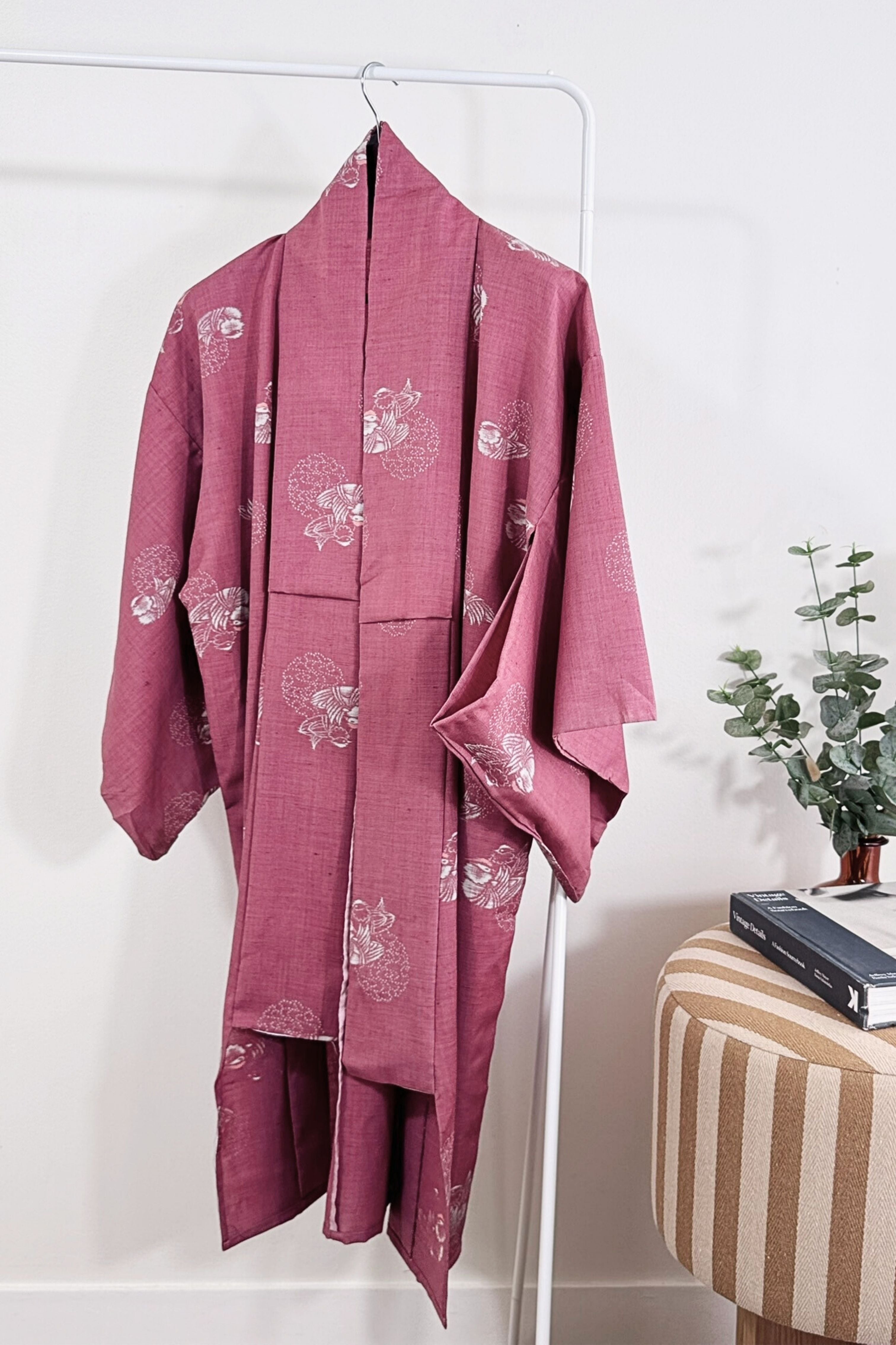 Kimono mi-long rose en coton imprimé