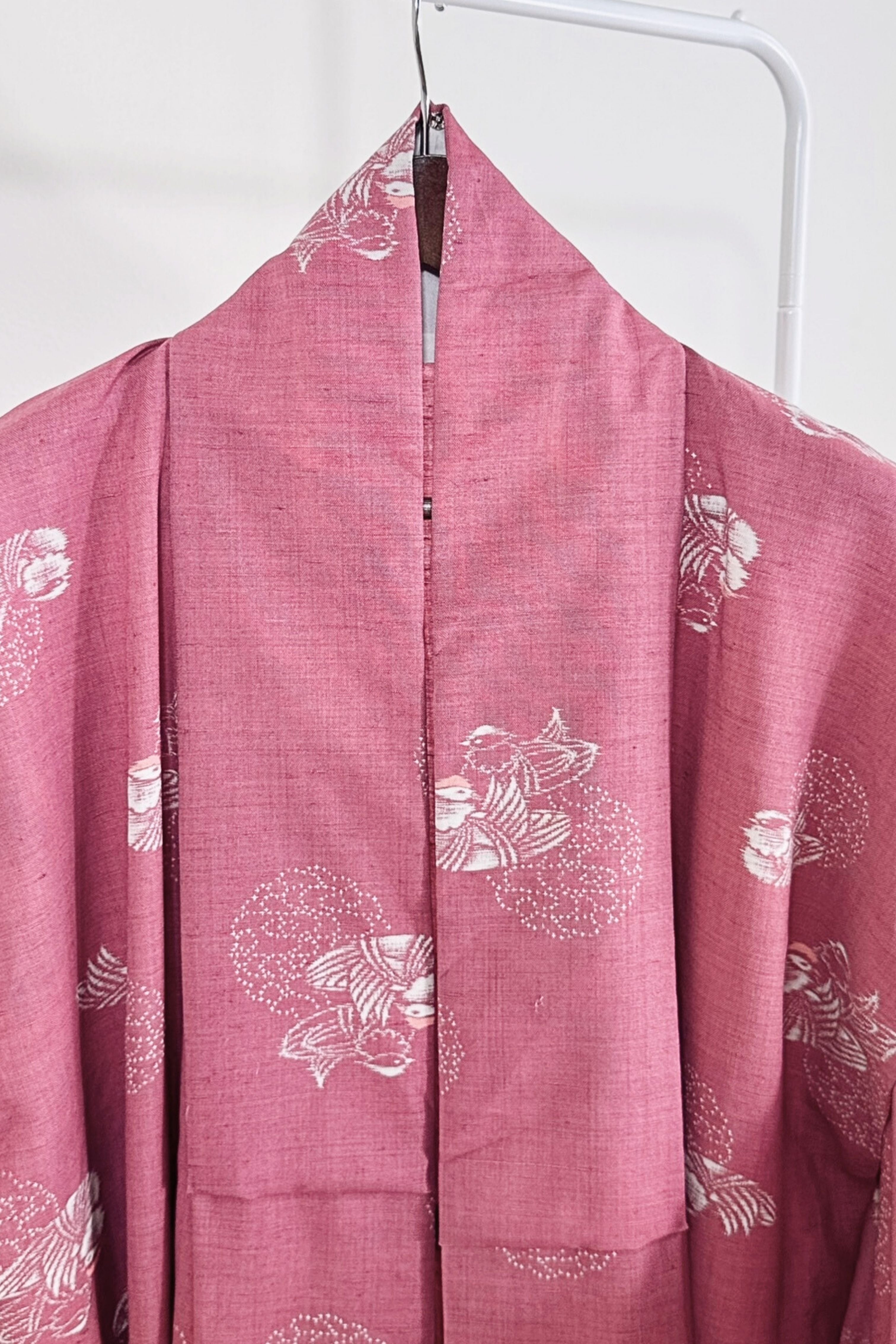 Kimono mi-long rose en coton imprimé