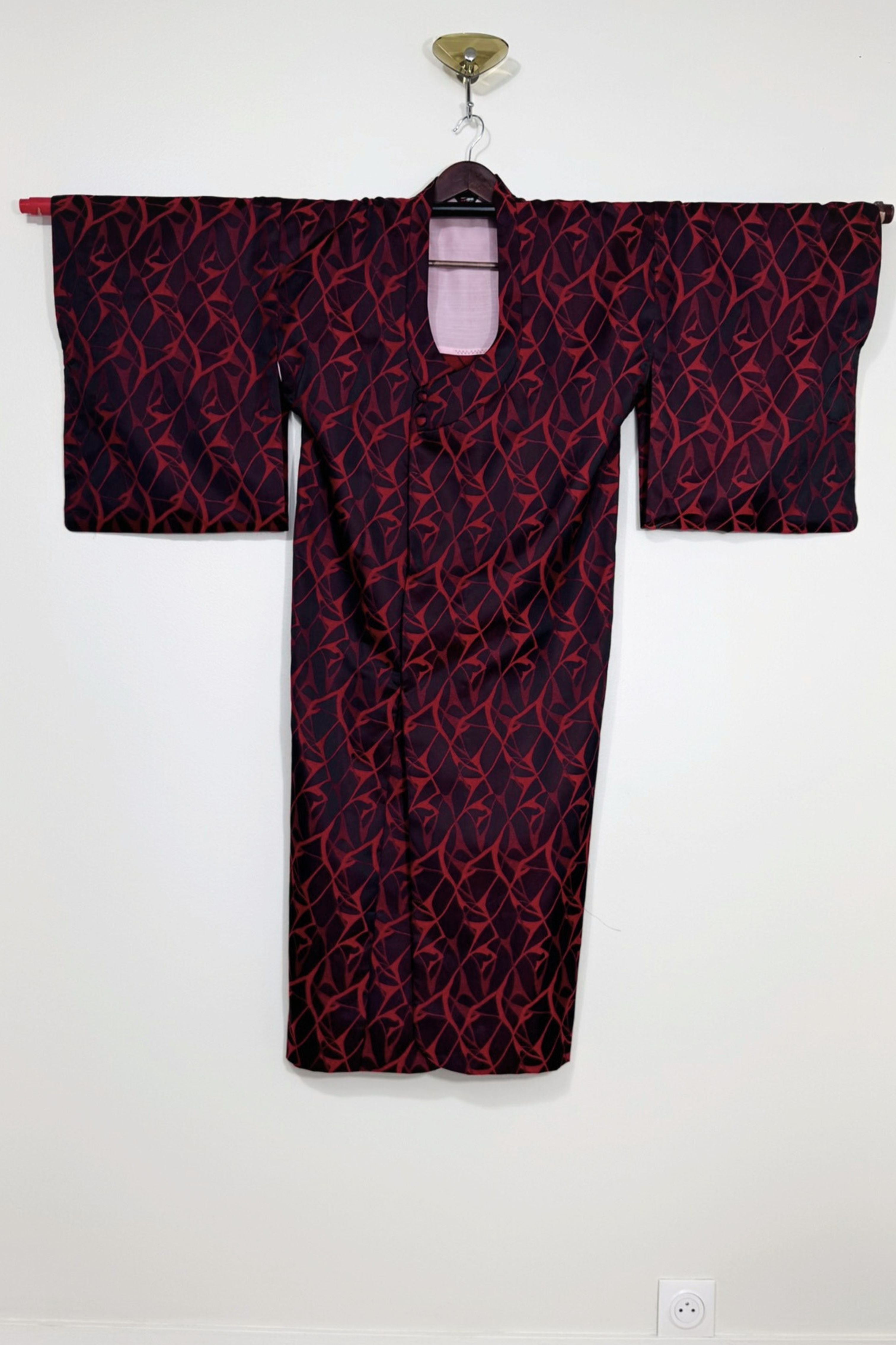 Robe kimono soyeuse noire et rouge
