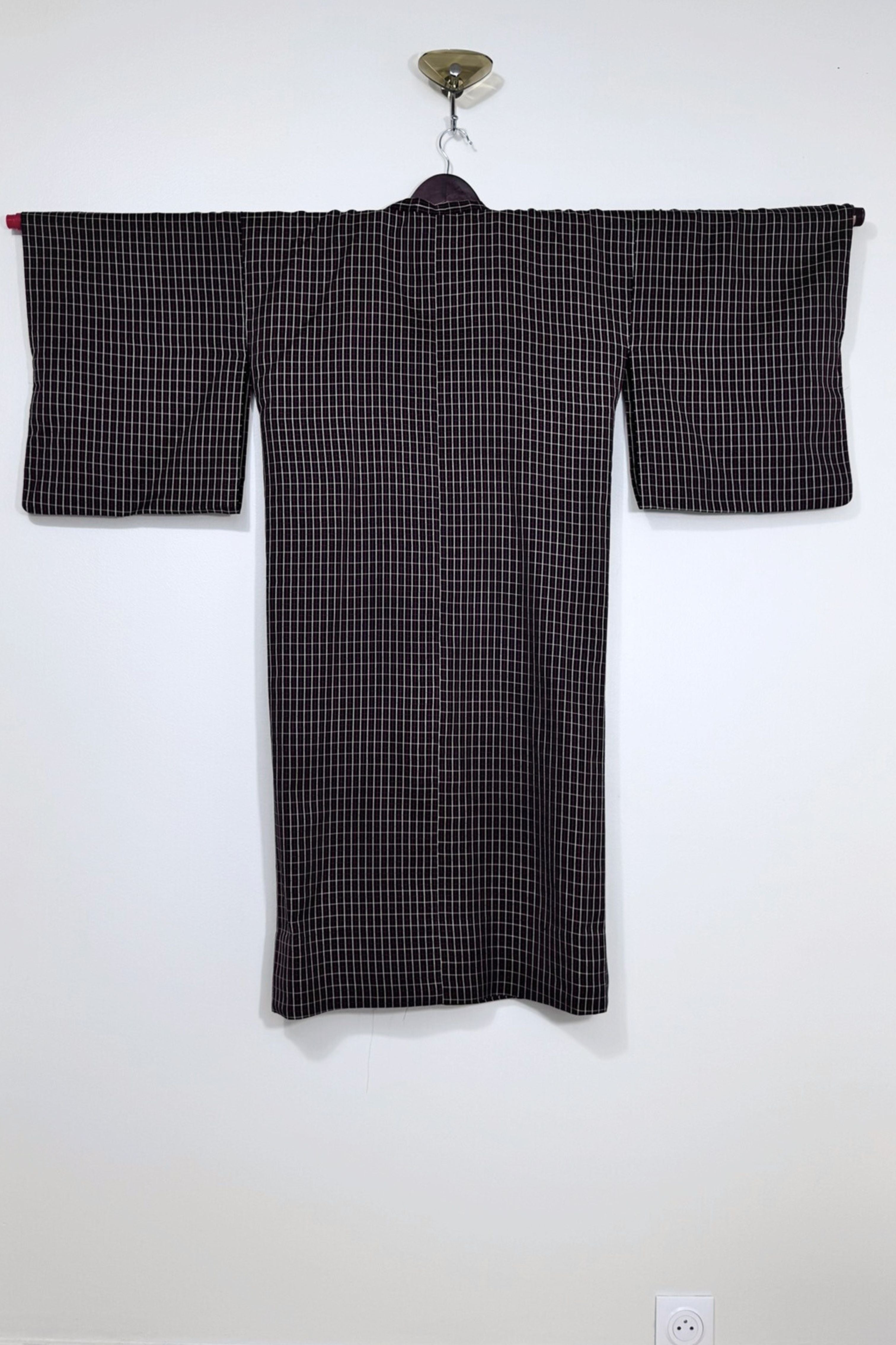 Robe kimono en soie à carreaux noire