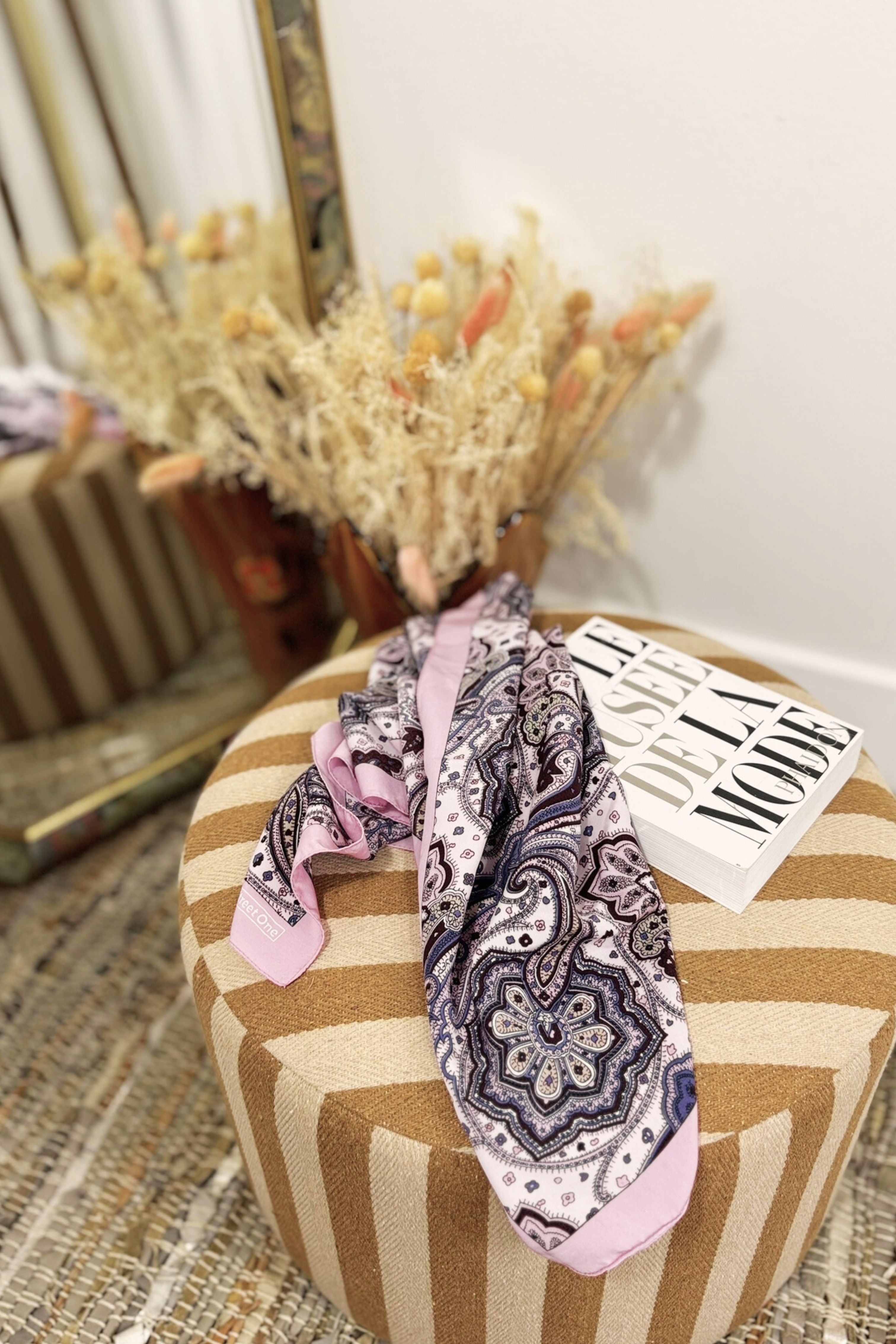 Foulard en soie imprimé cachemire mauve