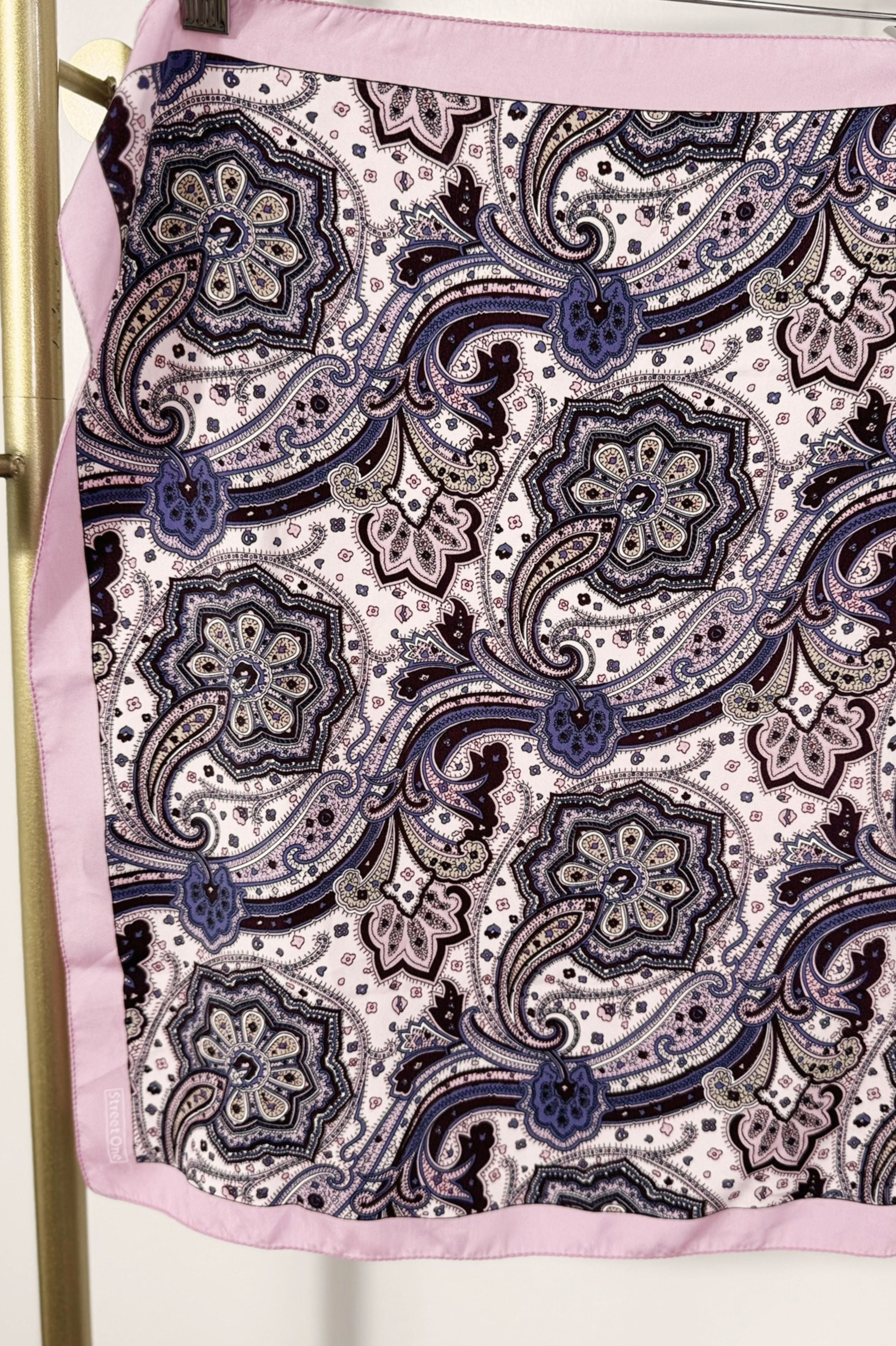 Foulard en soie imprimé cachemire mauve