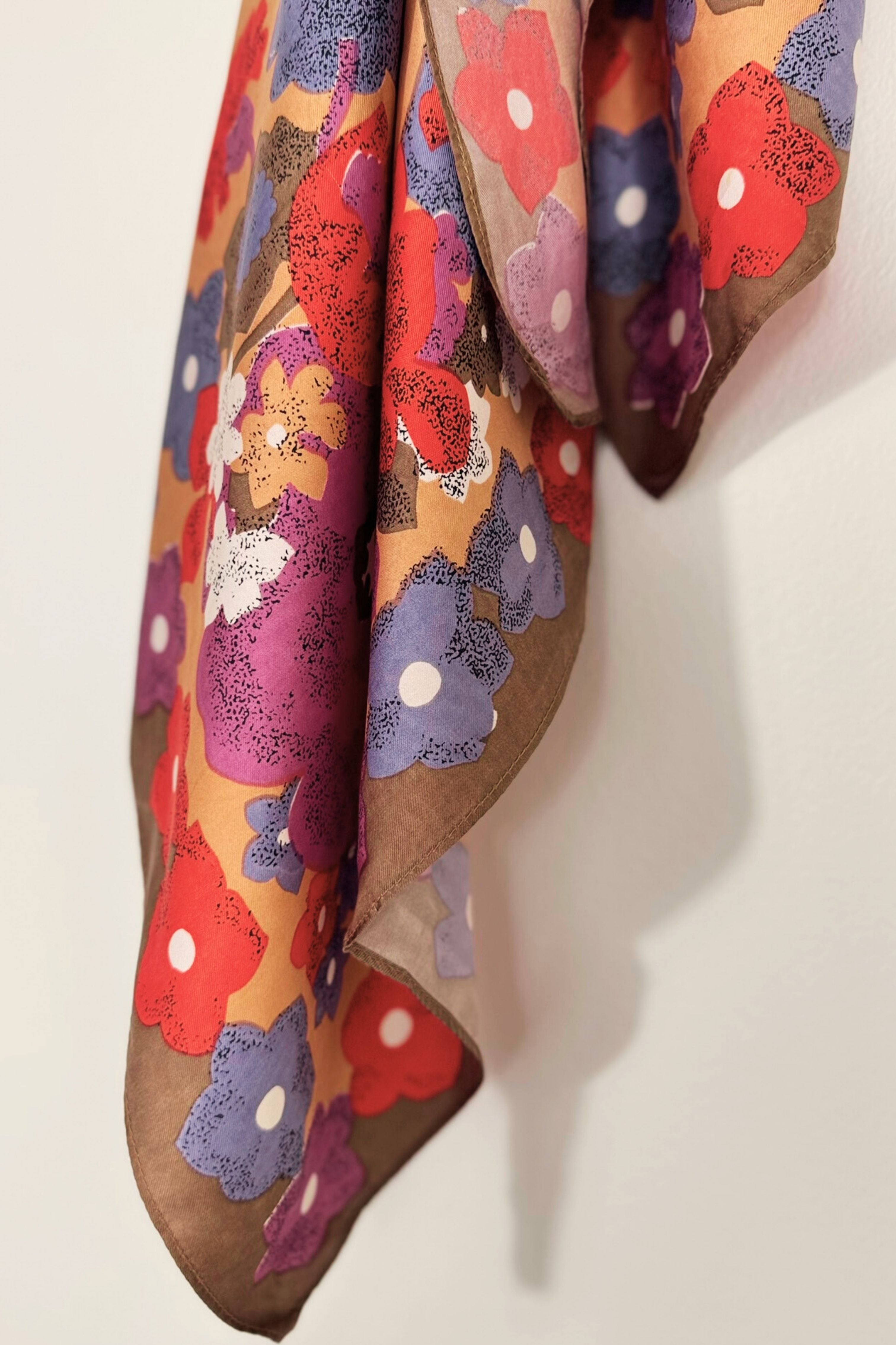 Foulard en soie imprimé floral orange