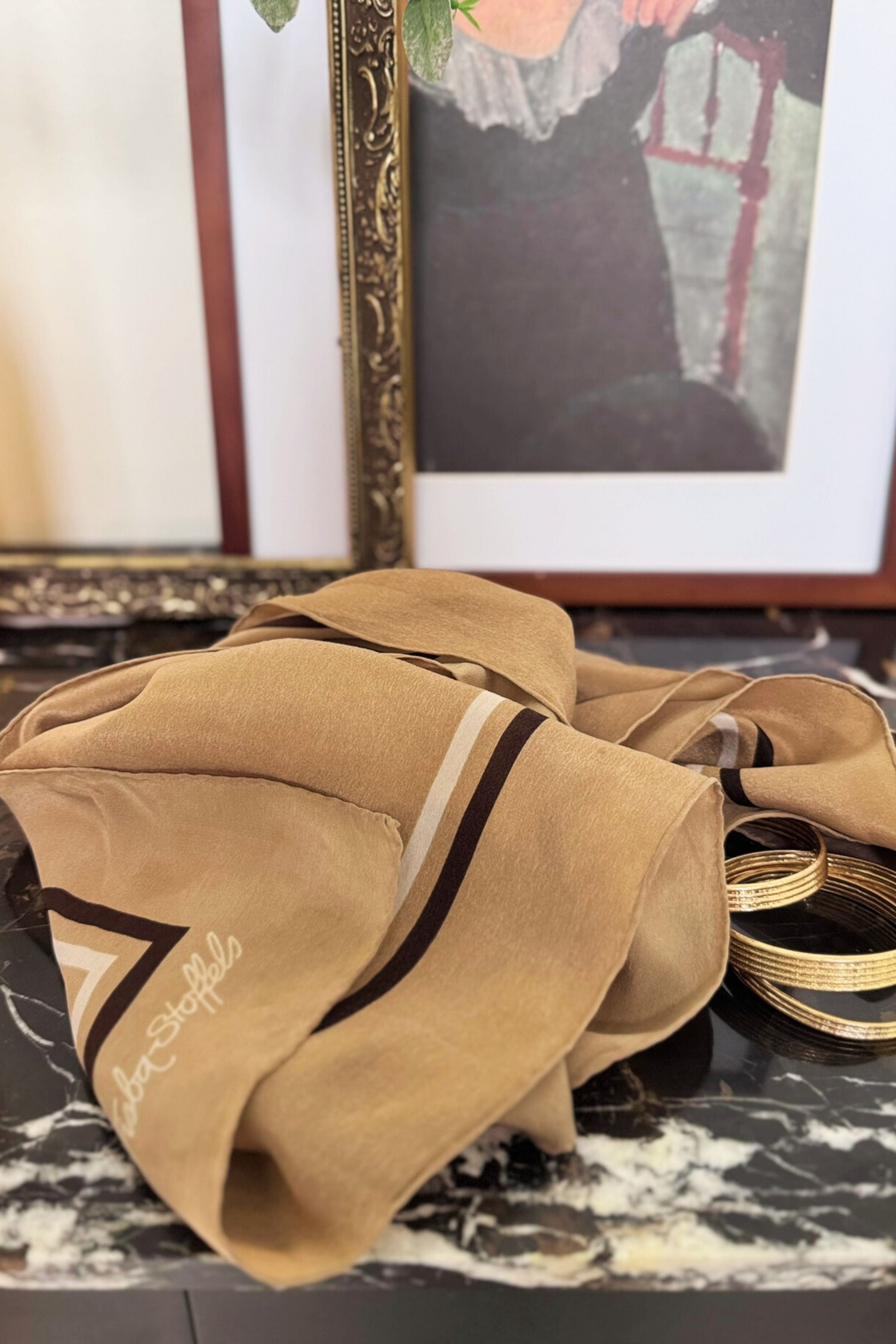 Foulard en soie à rayures camel