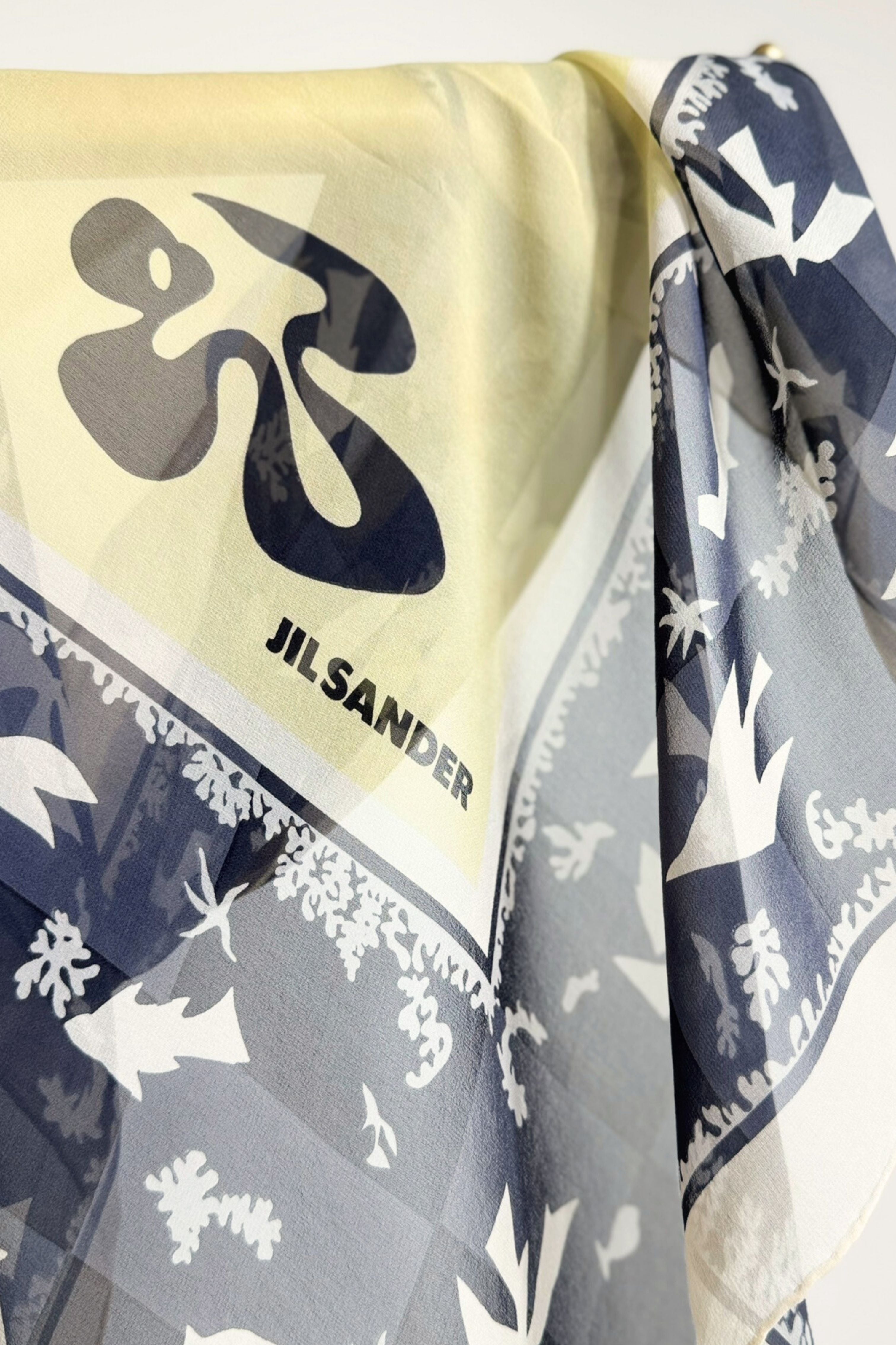 Foulard Jil Sander en soie à motifs colombe gris