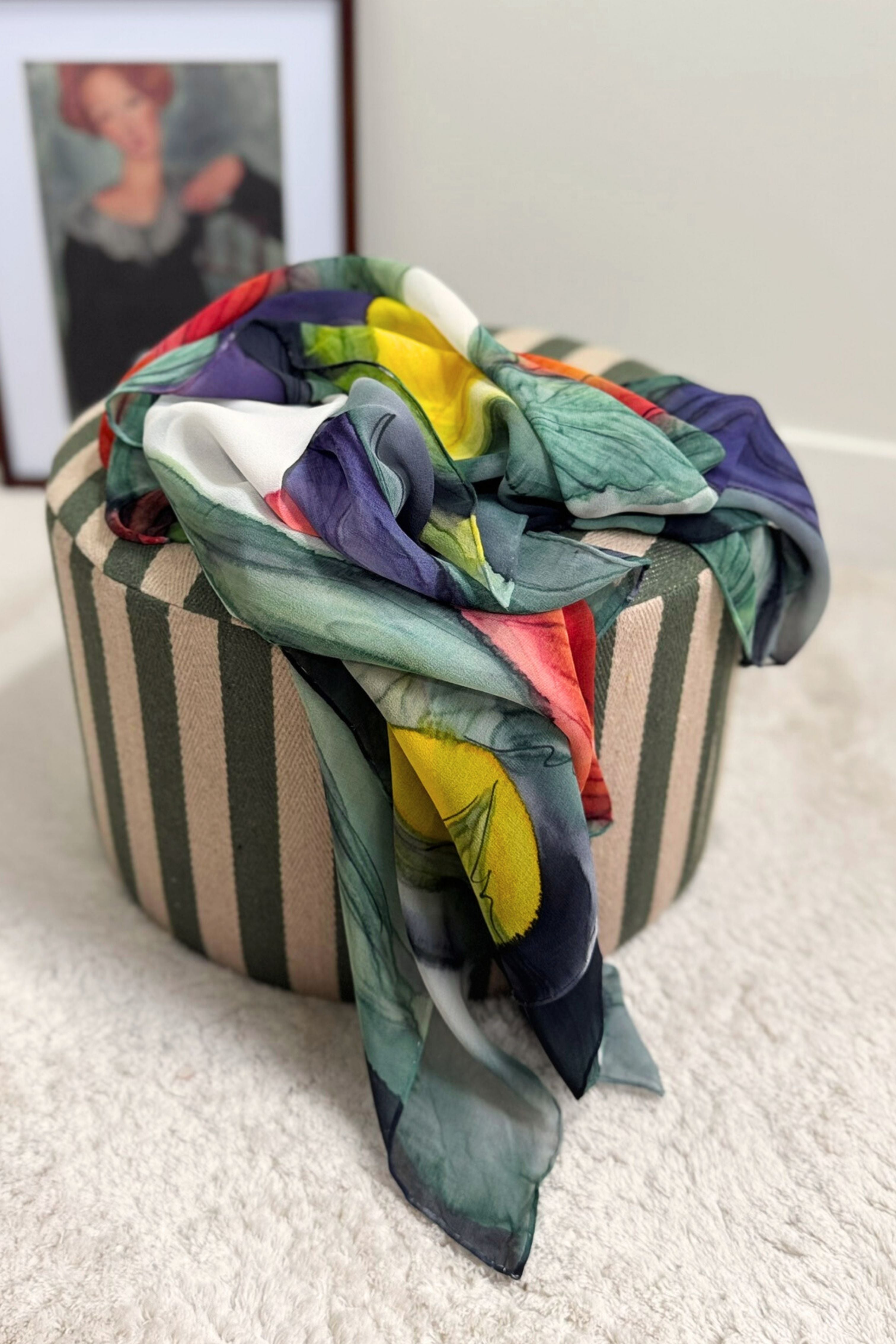 Foulard en soie imprimé tulipes tie and die