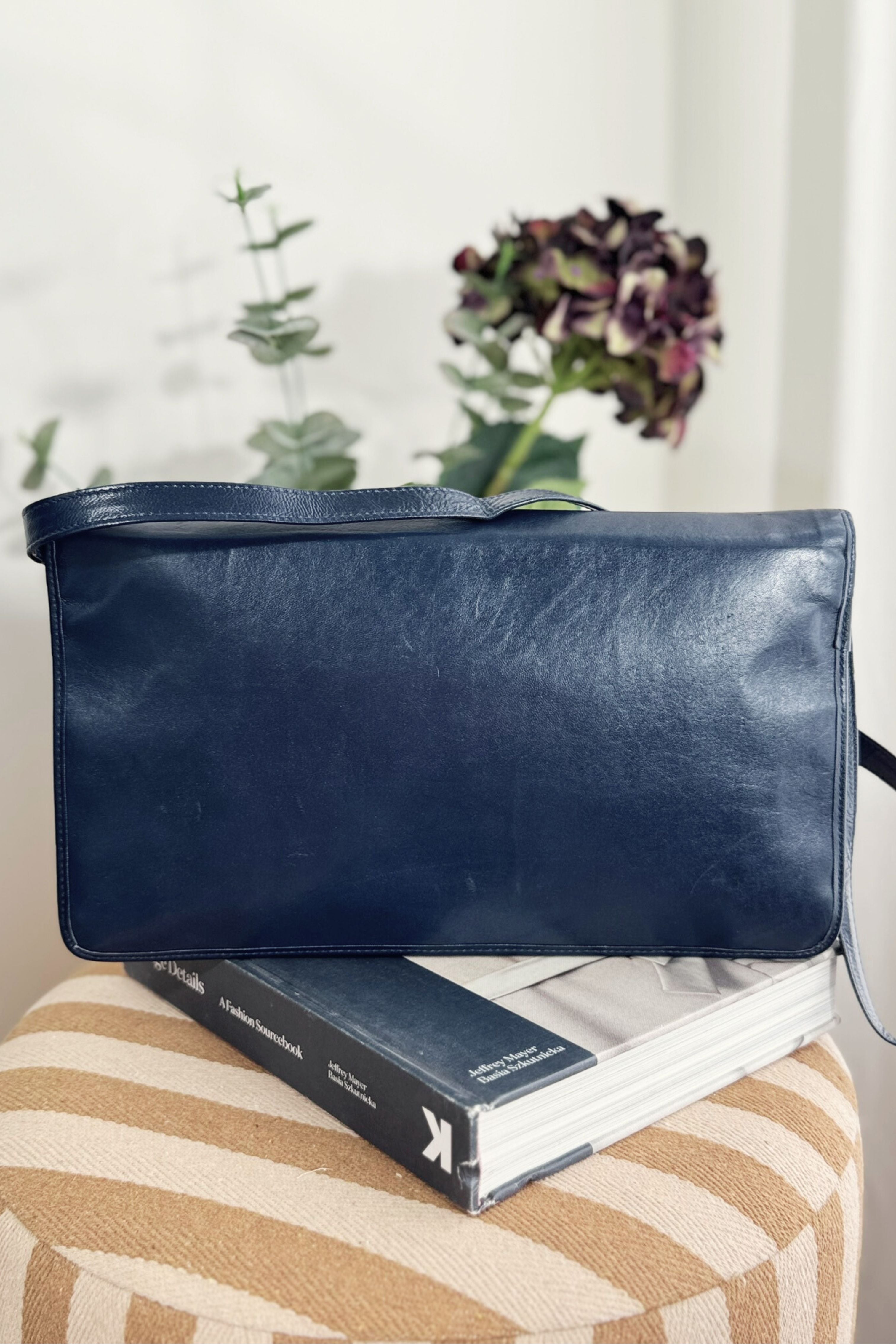 Sac pochette en cuir marine
