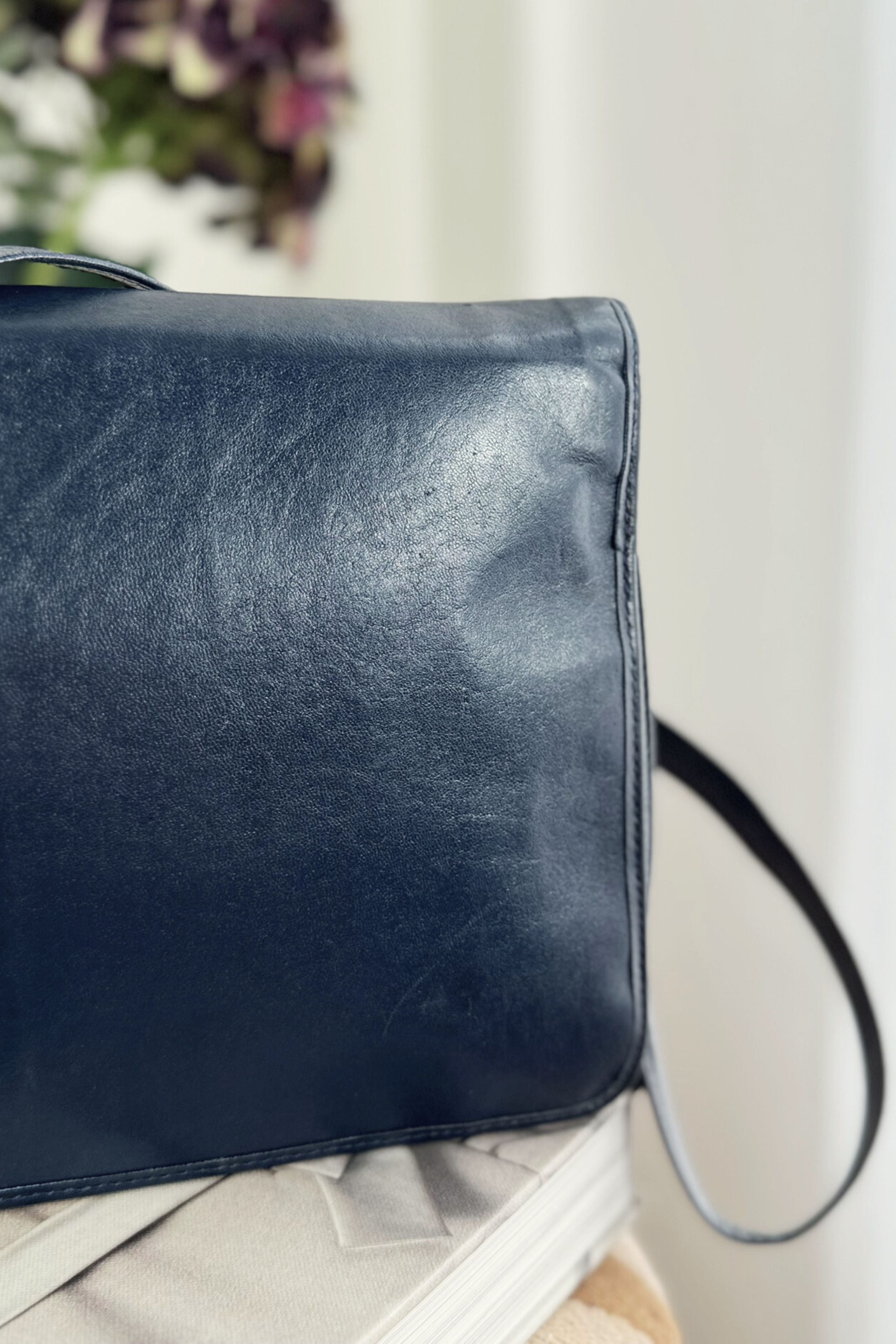 Sac pochette en cuir marine