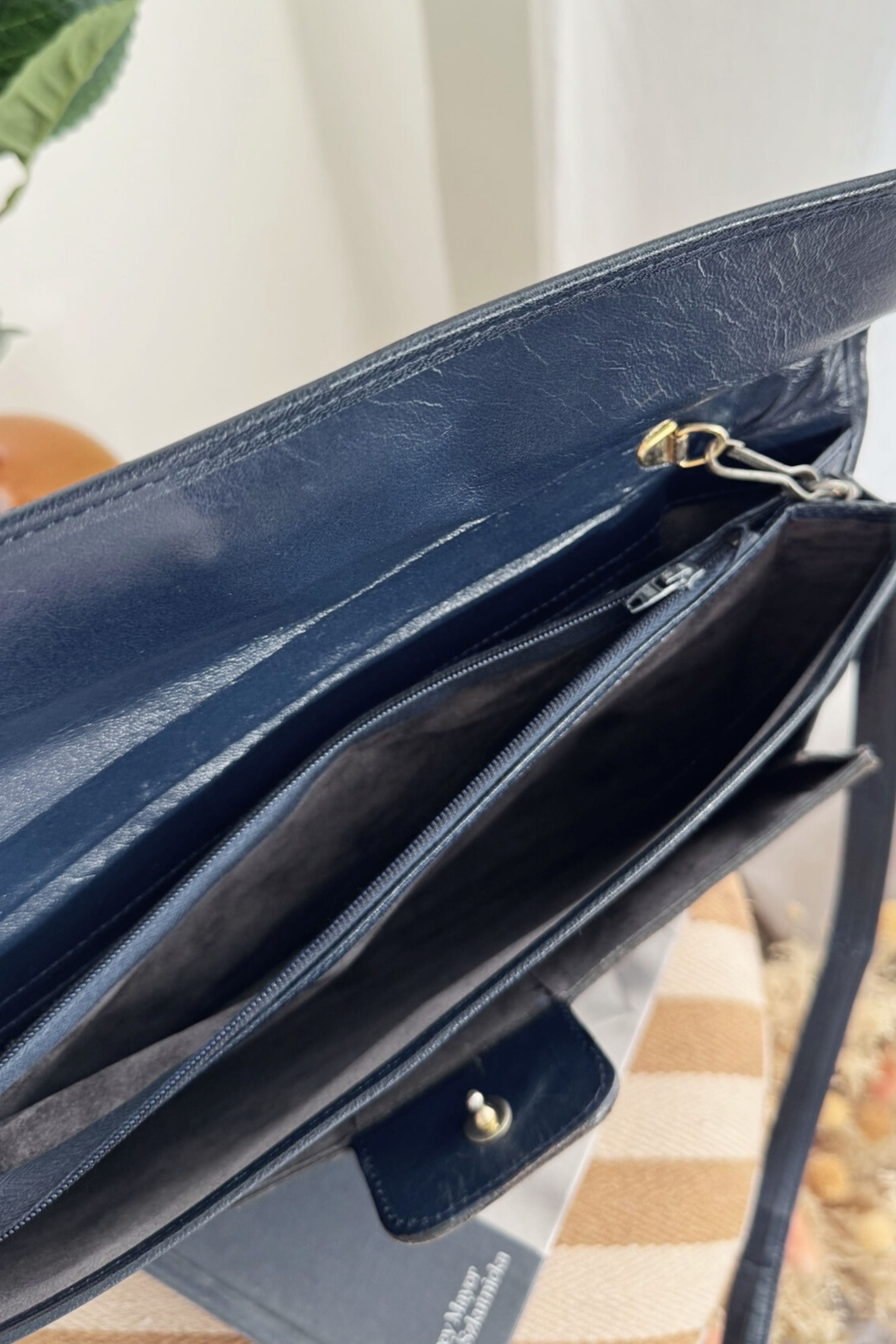 Sac pochette en cuir marine