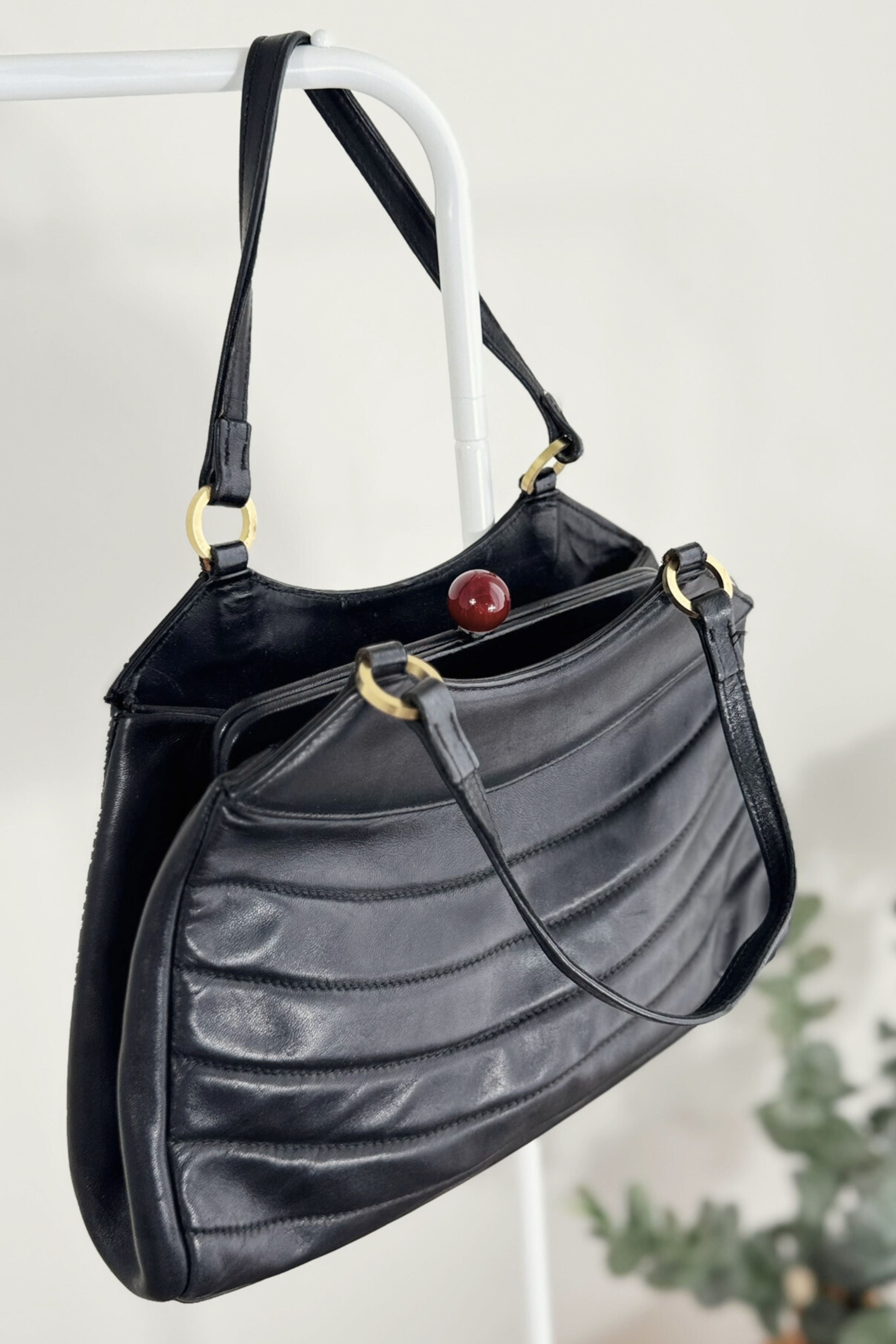 Sac à main matelassé en cuir noir