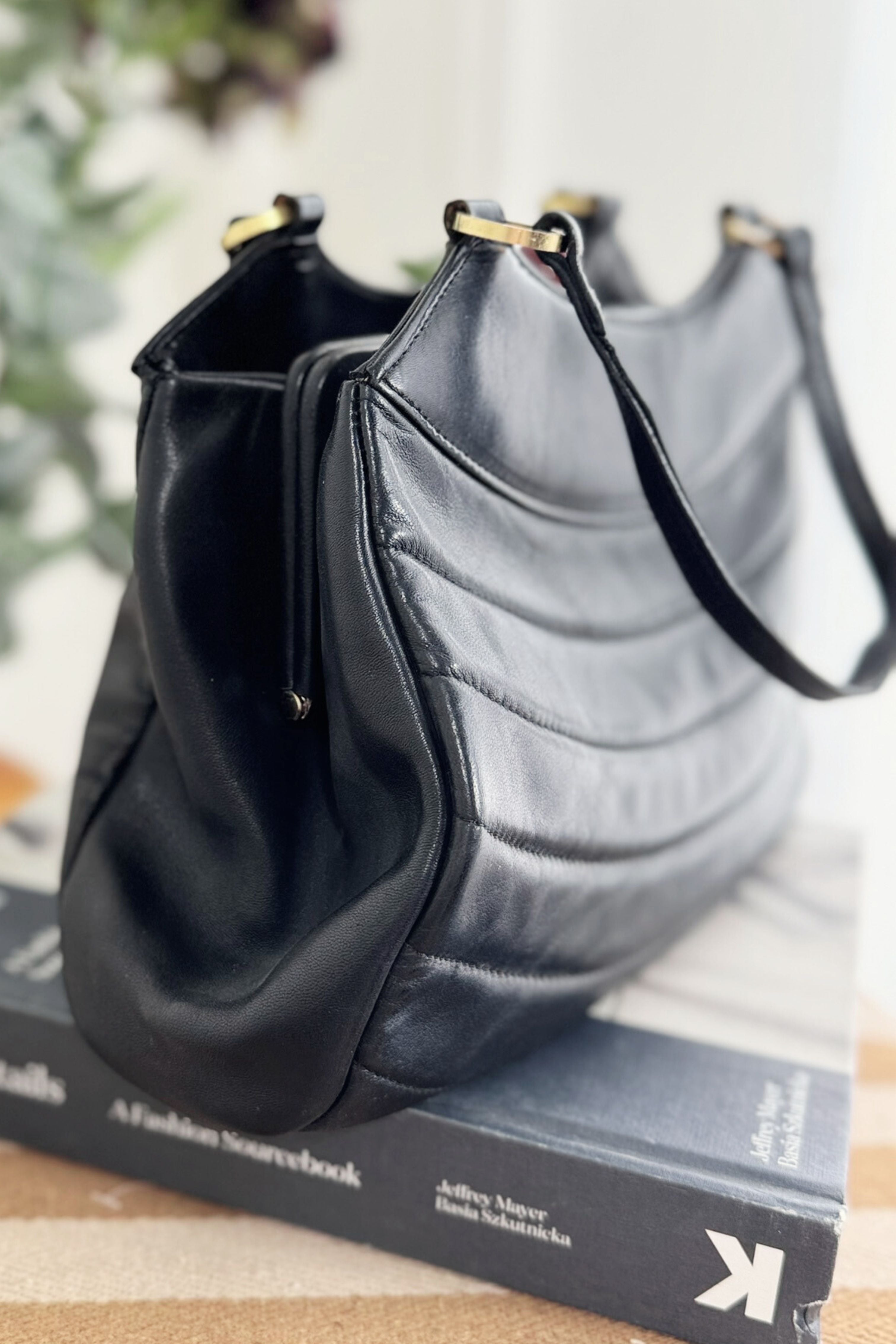 Sac à main matelassé en cuir noir