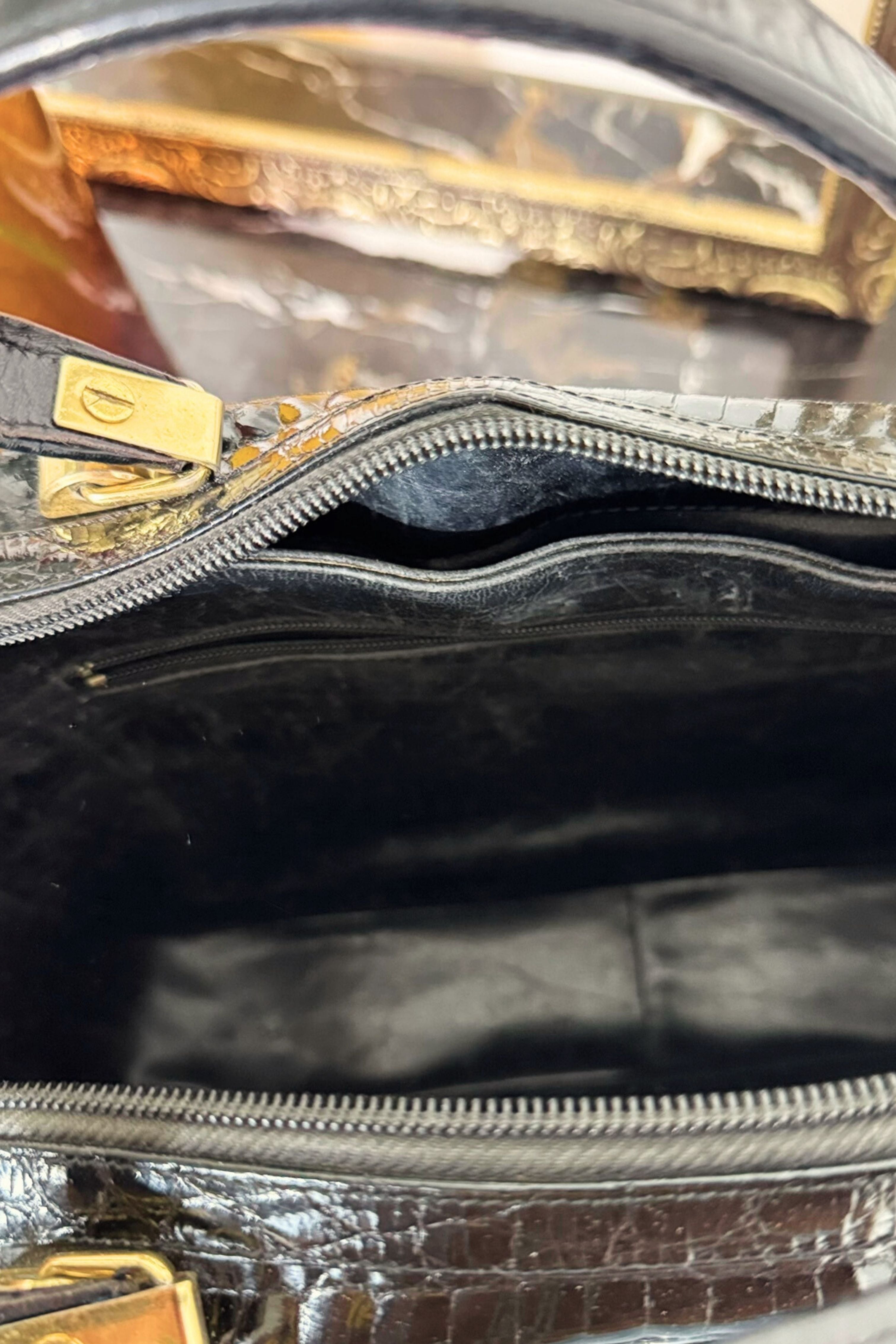 Sac à main cartable en cuir vernis effet croco