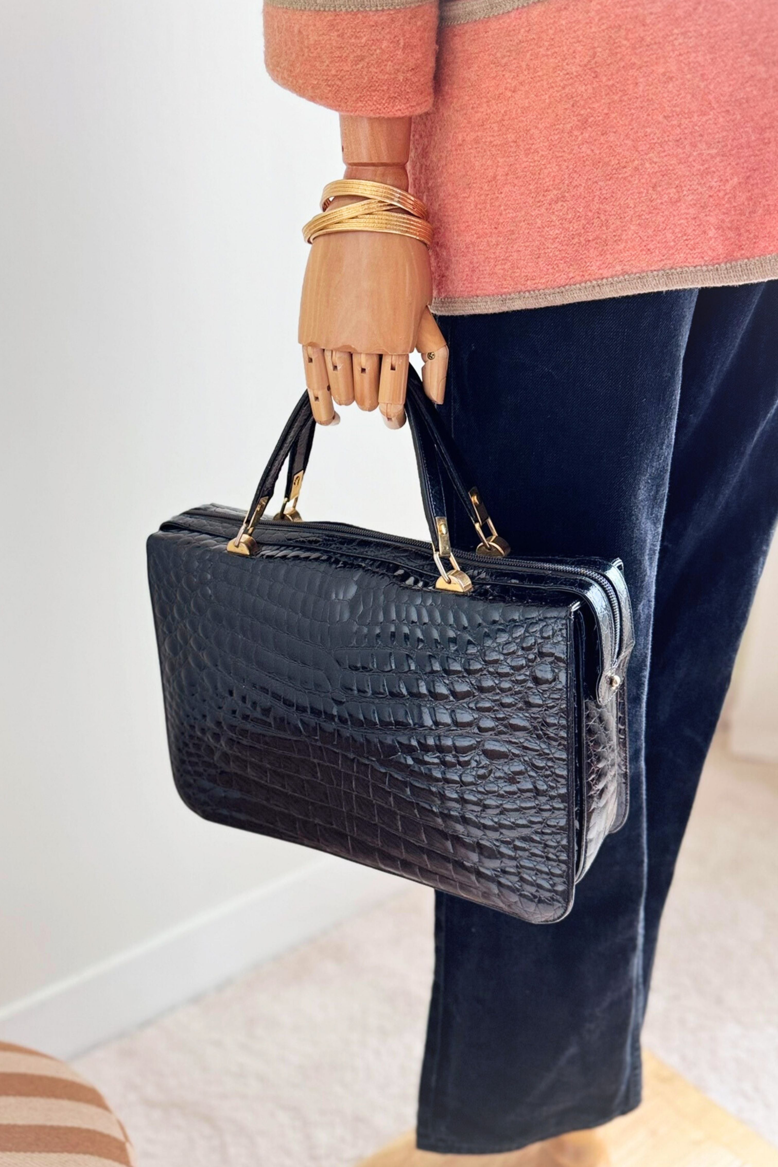 Sac à main cartable en cuir vernis effet croco