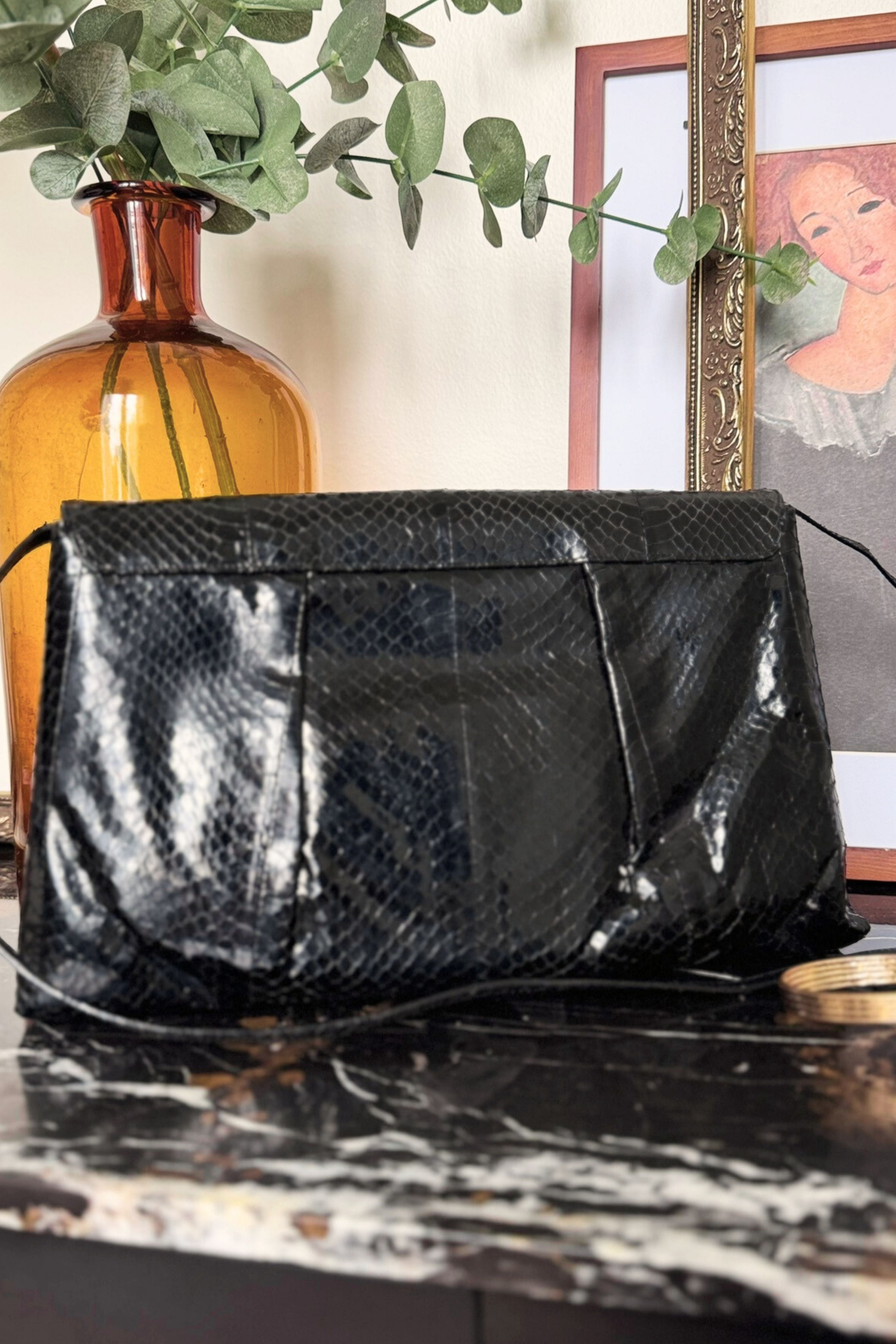 Sac à main en cuir serpent noir
