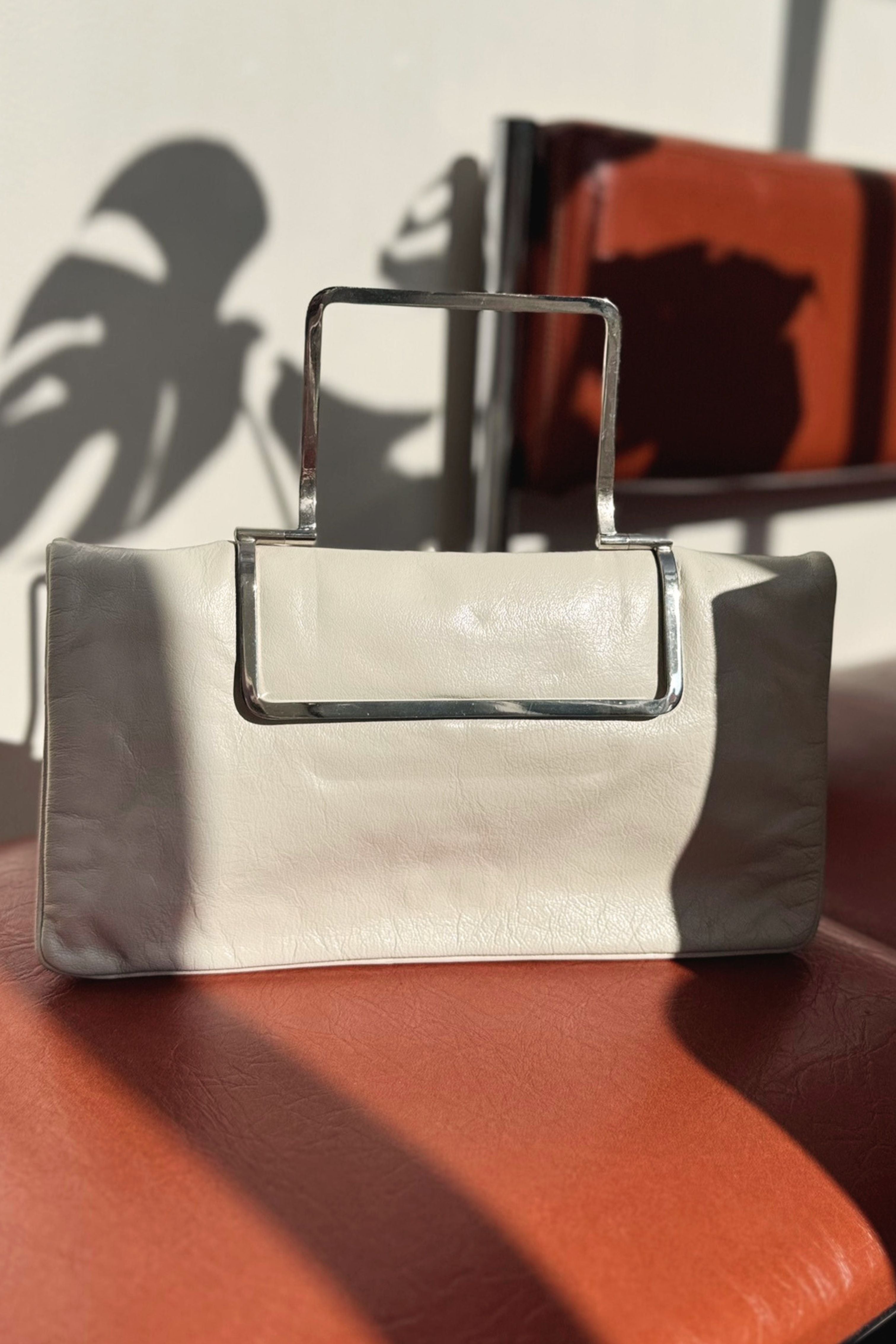 Sac pochette en cuir art déco blanc