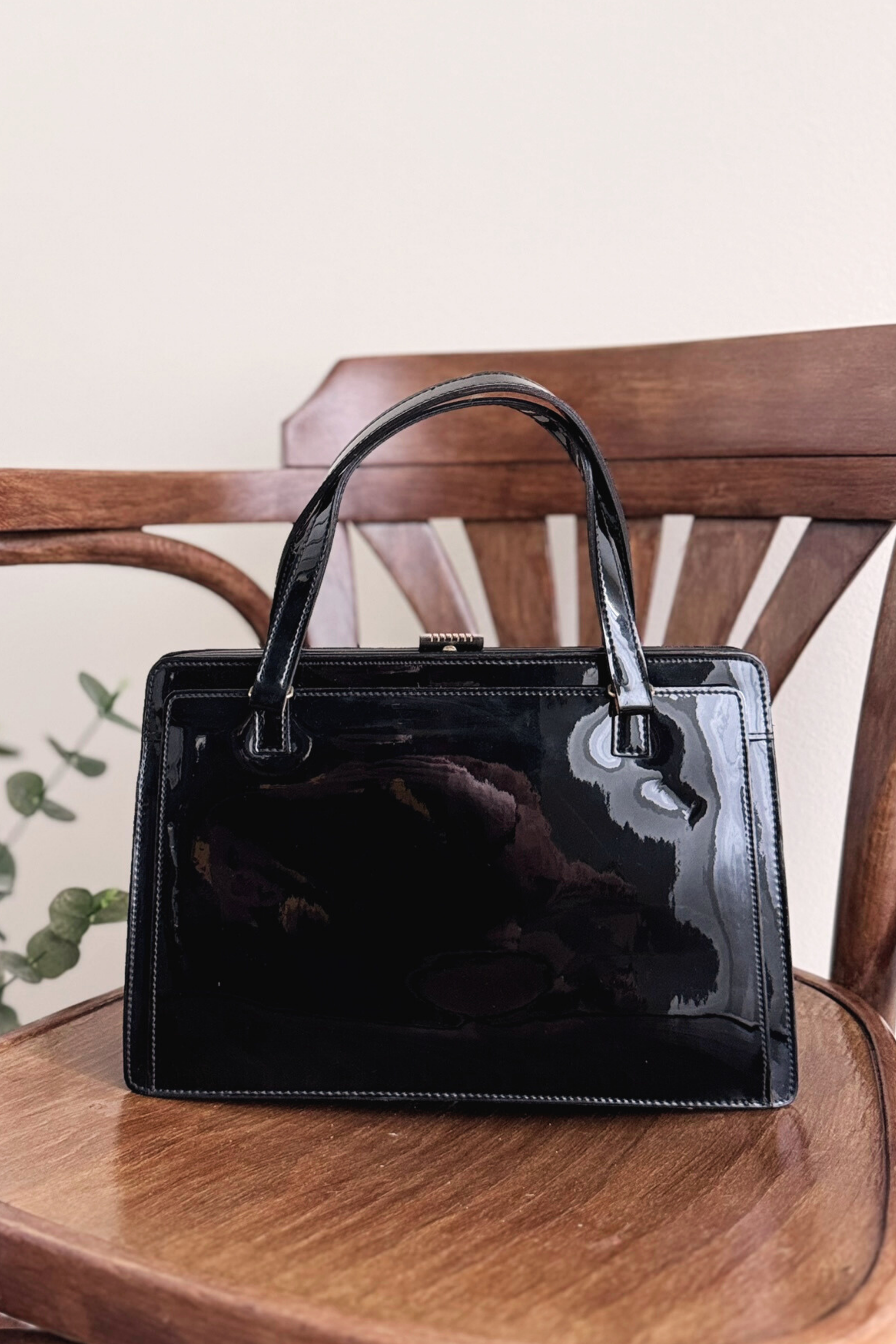 Petit sac en cuir vernis noir
