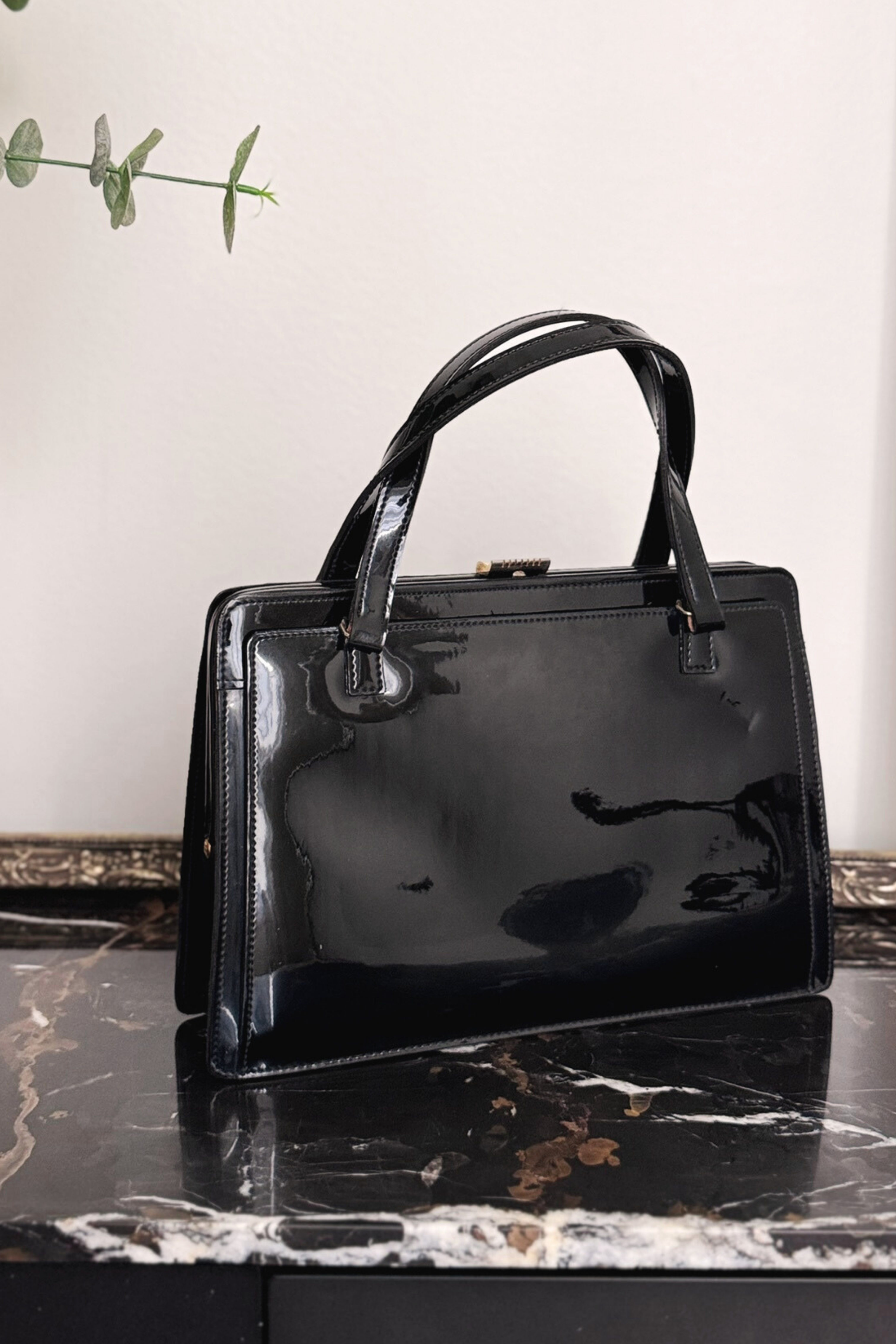 Petit sac en cuir vernis noir