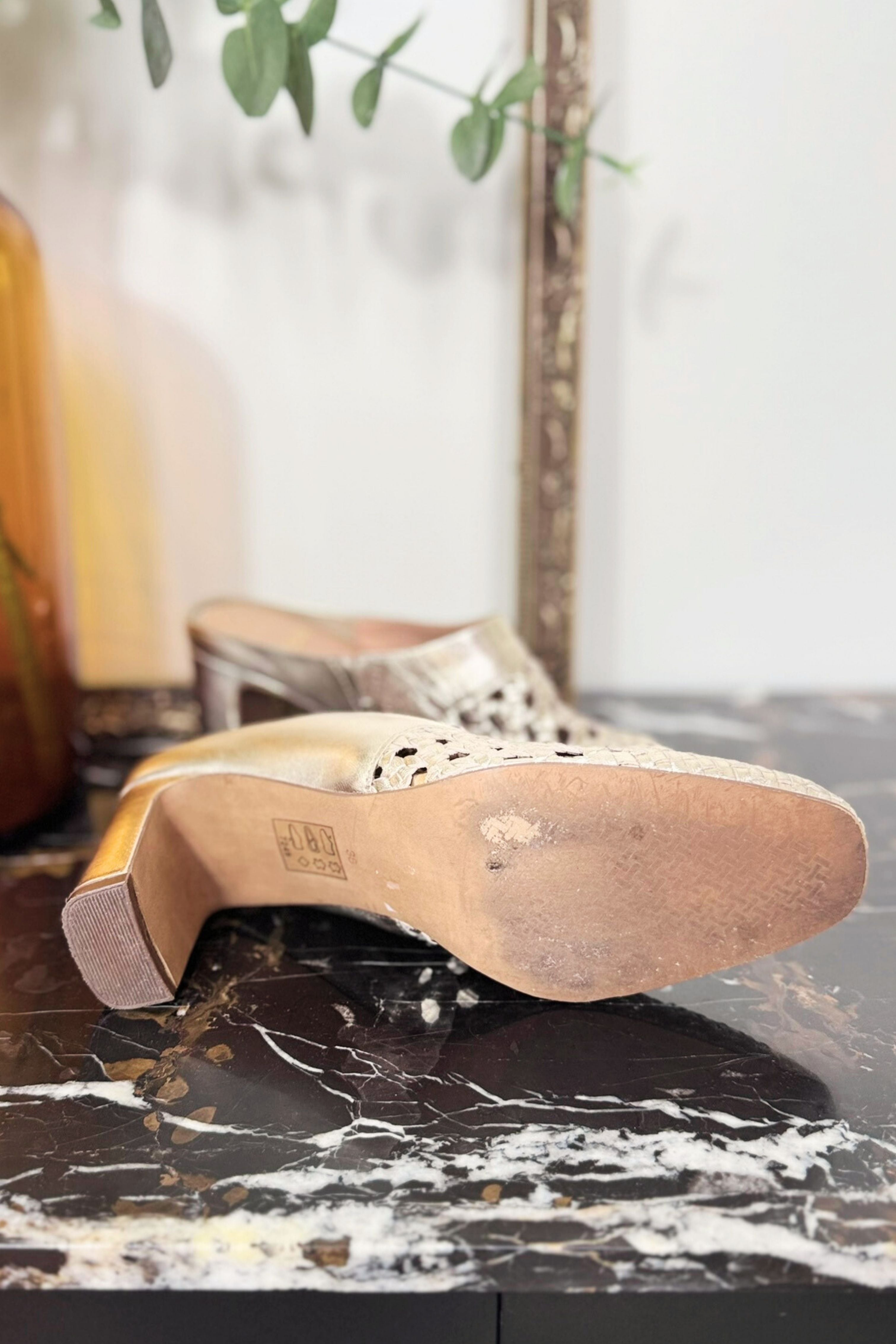 Gold braided leather pumps - Size 38