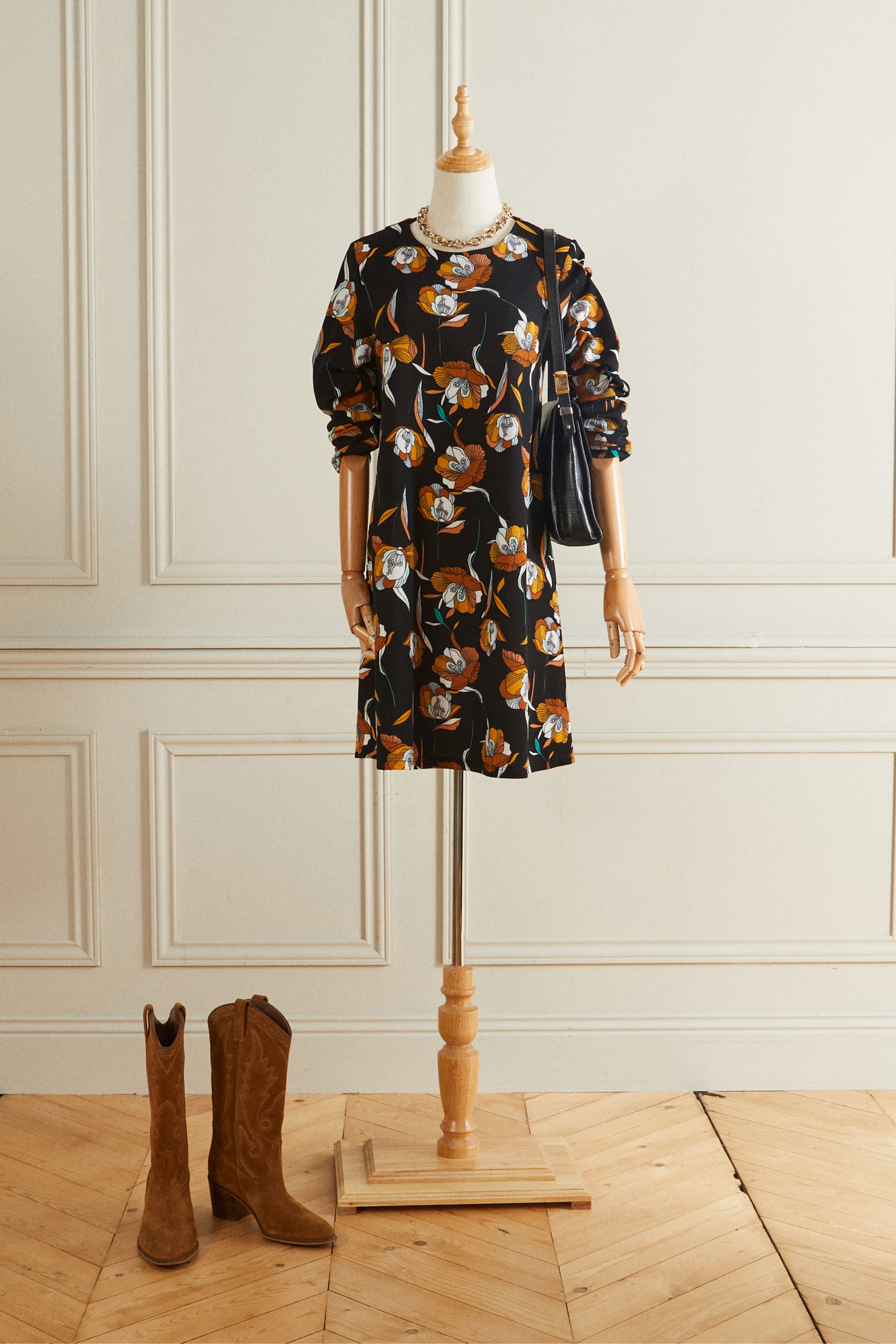 Robe courte chasuble à fleurs noire