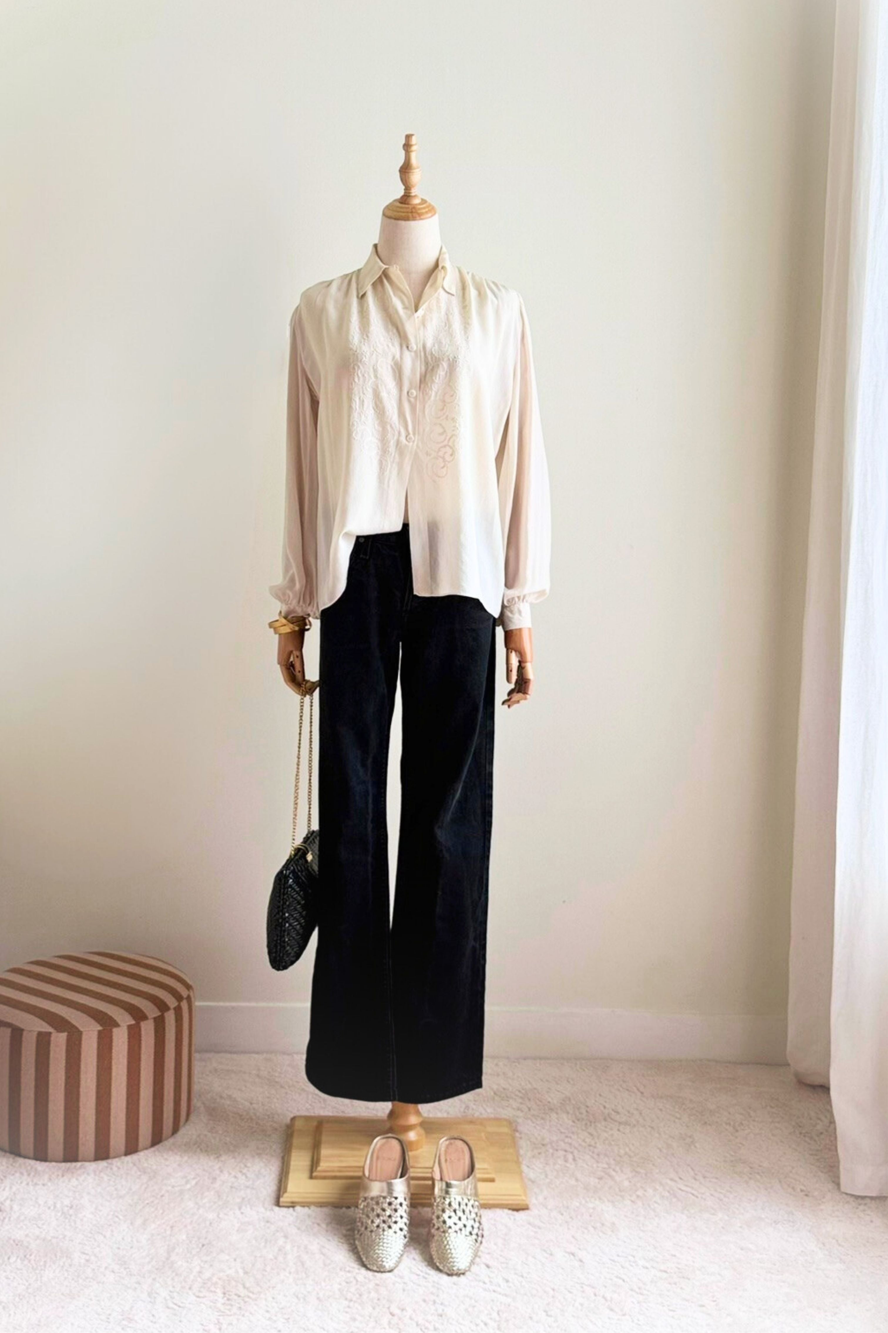 Chemisier délicat en soie brodé écru