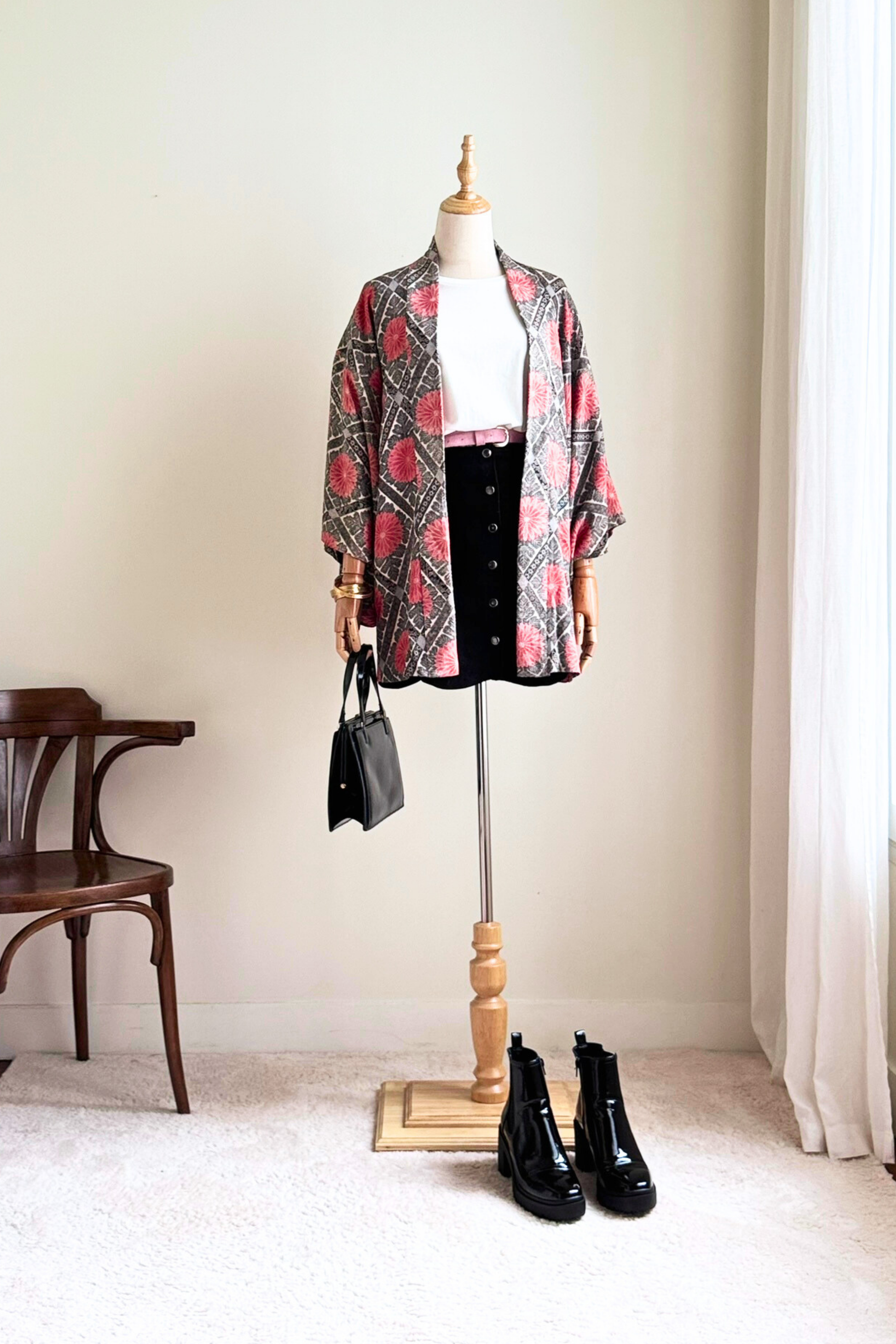 Kimono court épais gris à motifs roses