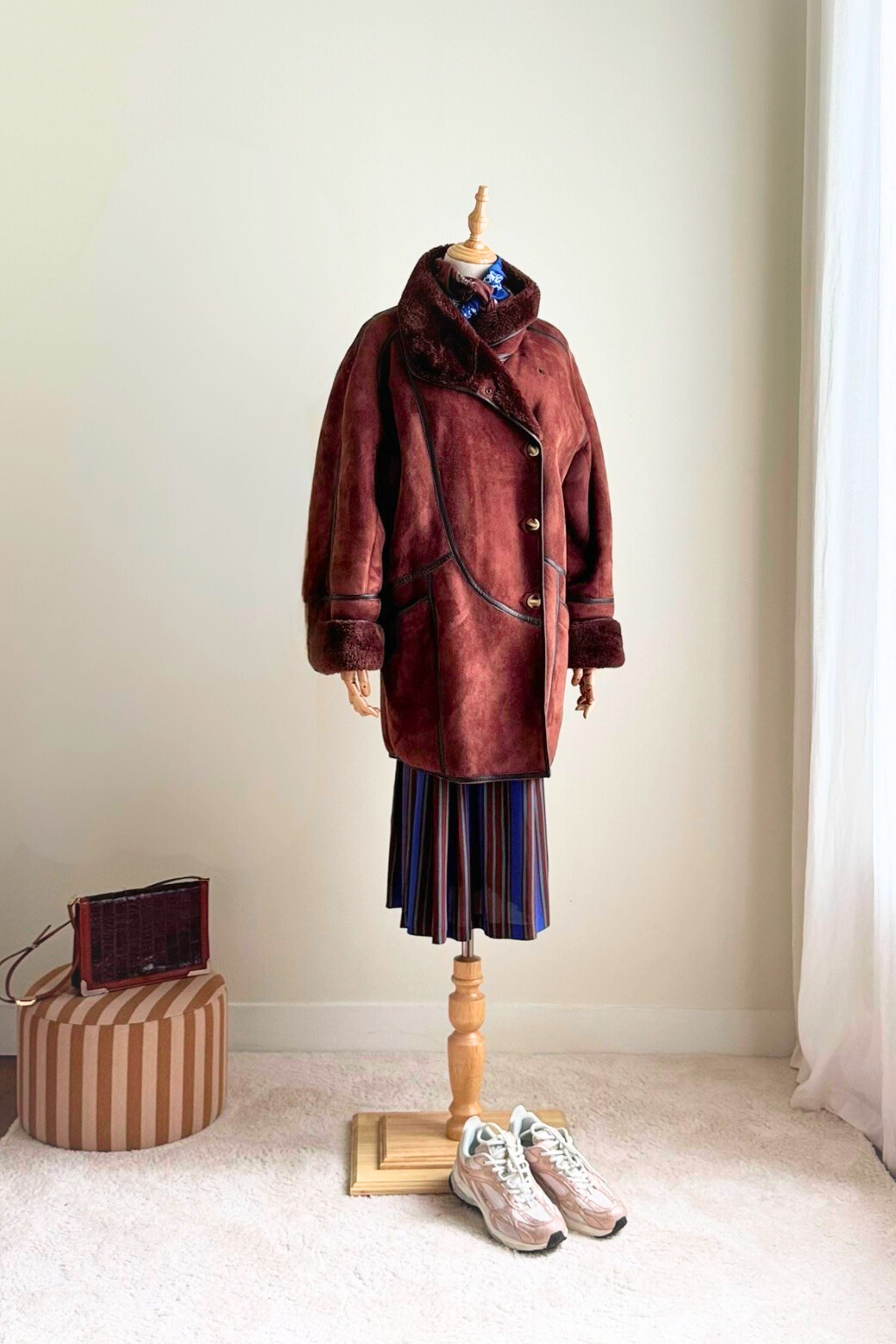 Mid-length purple velvet coat