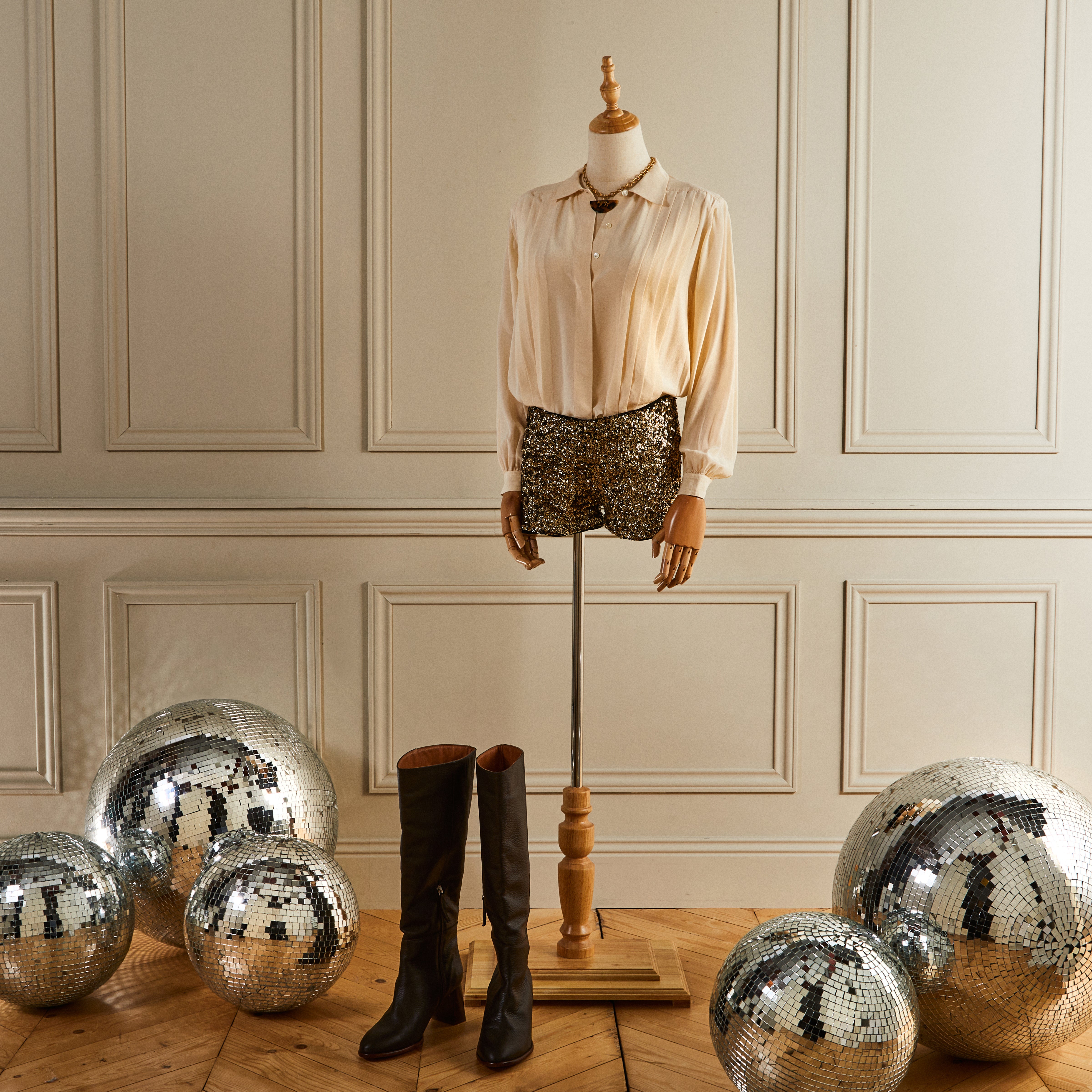 Short à sequins dorés