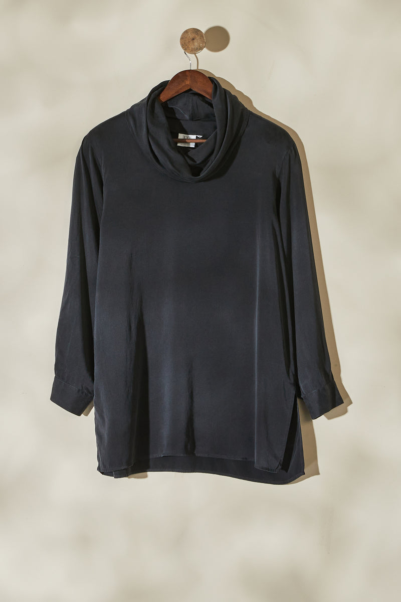 Blouse en soie à col roulé noir