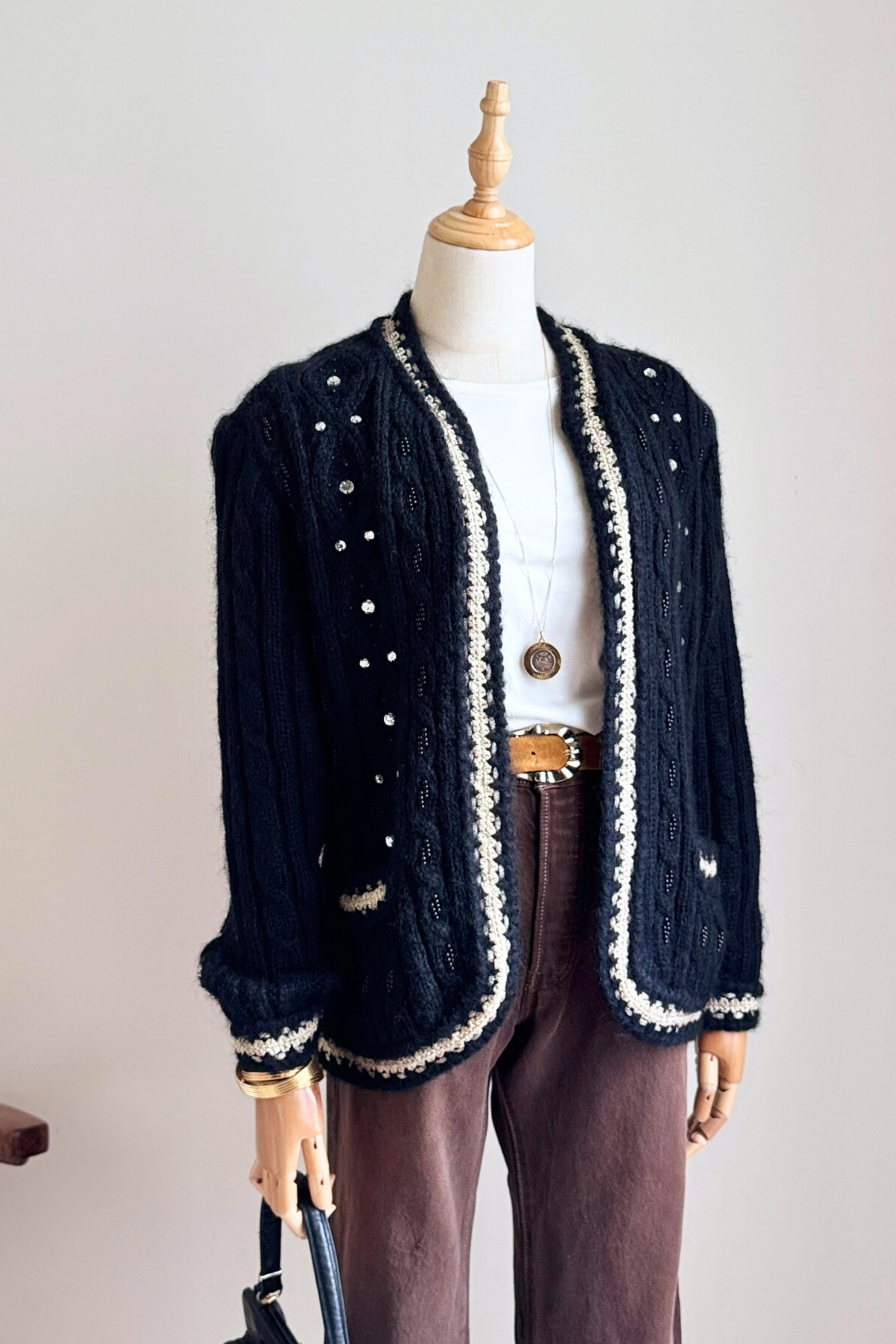 Gilet brodé en laine noir