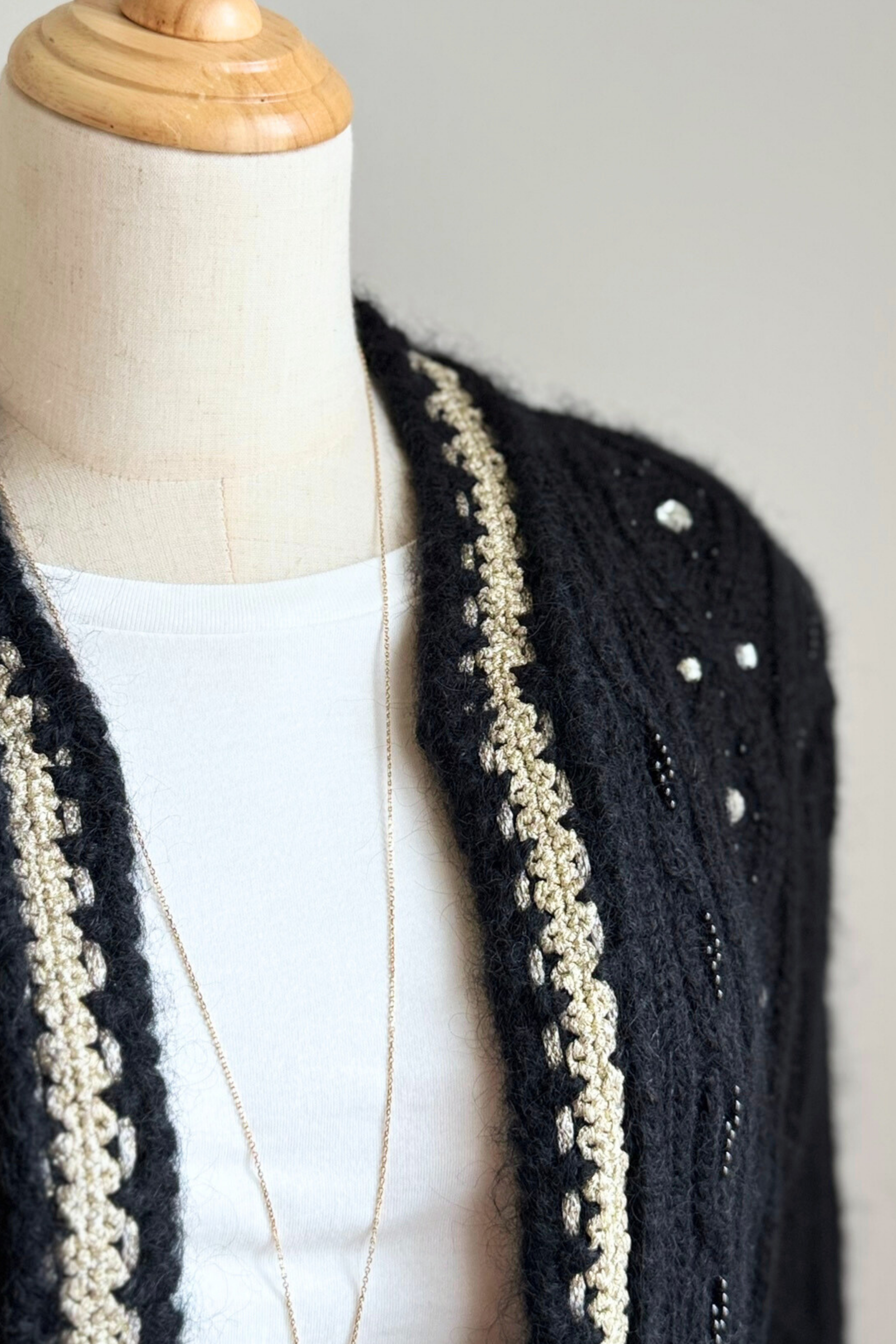 Gilet brodé en laine noir