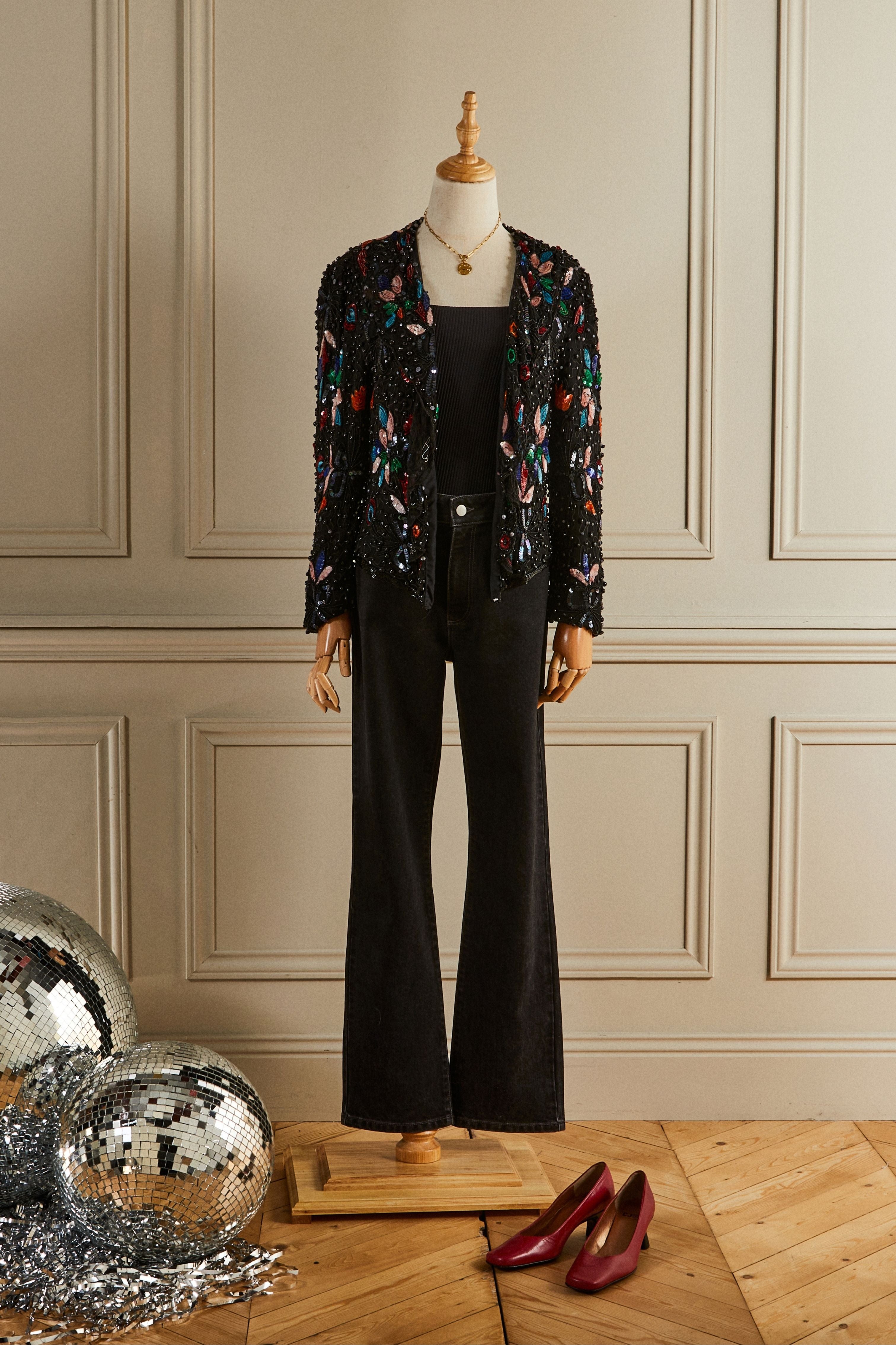 Veste noire courte en soie brodée perles et sequins