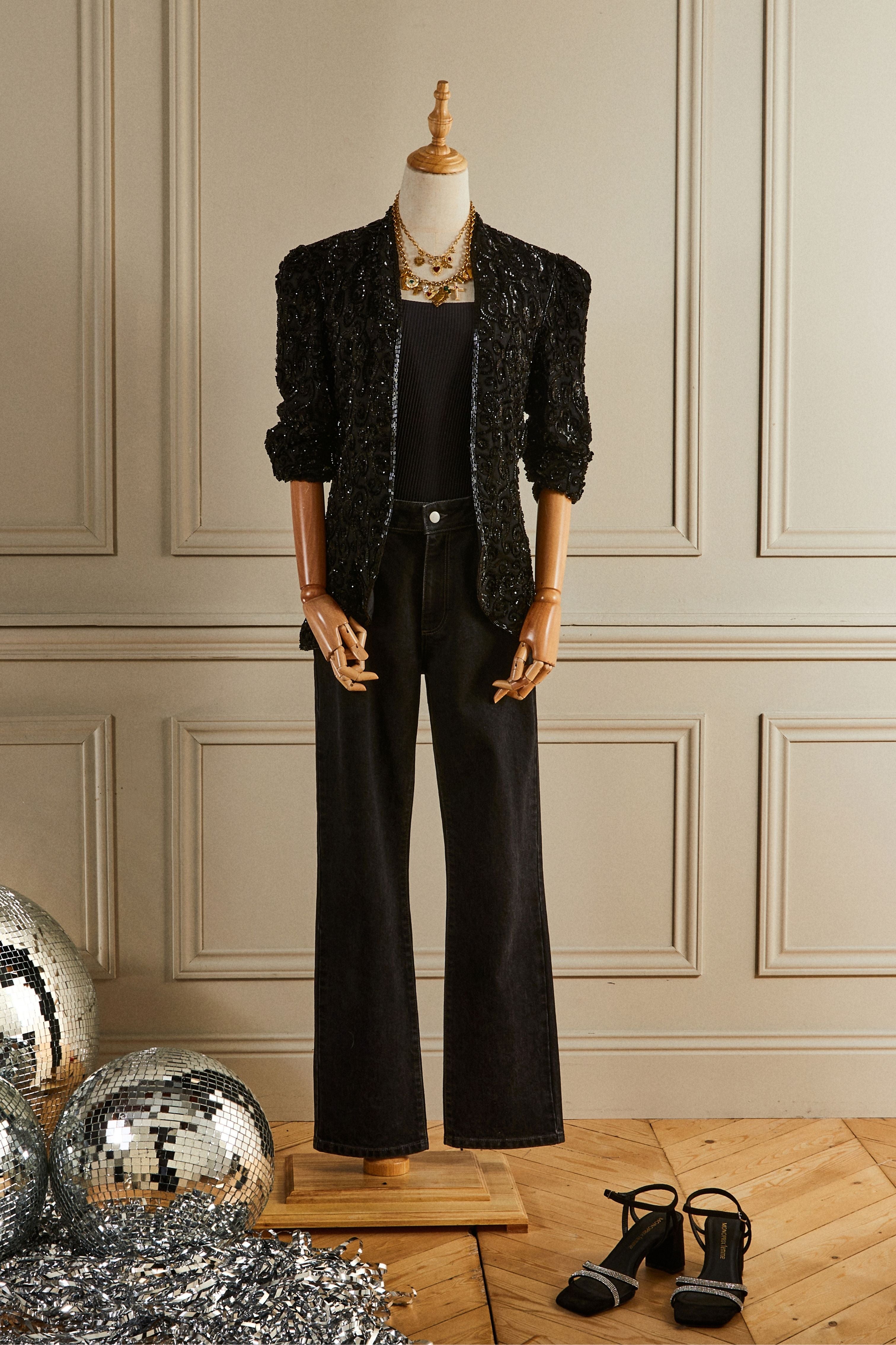 Veste en soie brodée de sequins noire