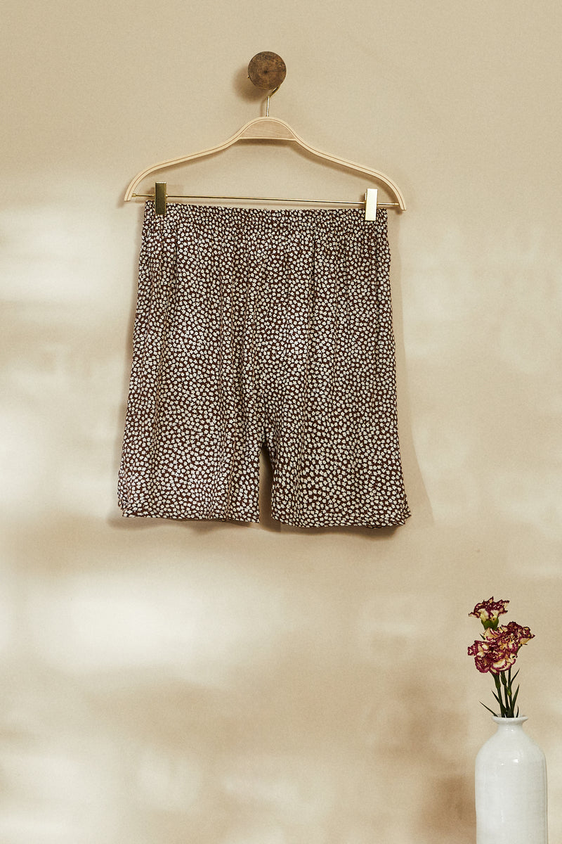 Short taille haute à fleurs marron