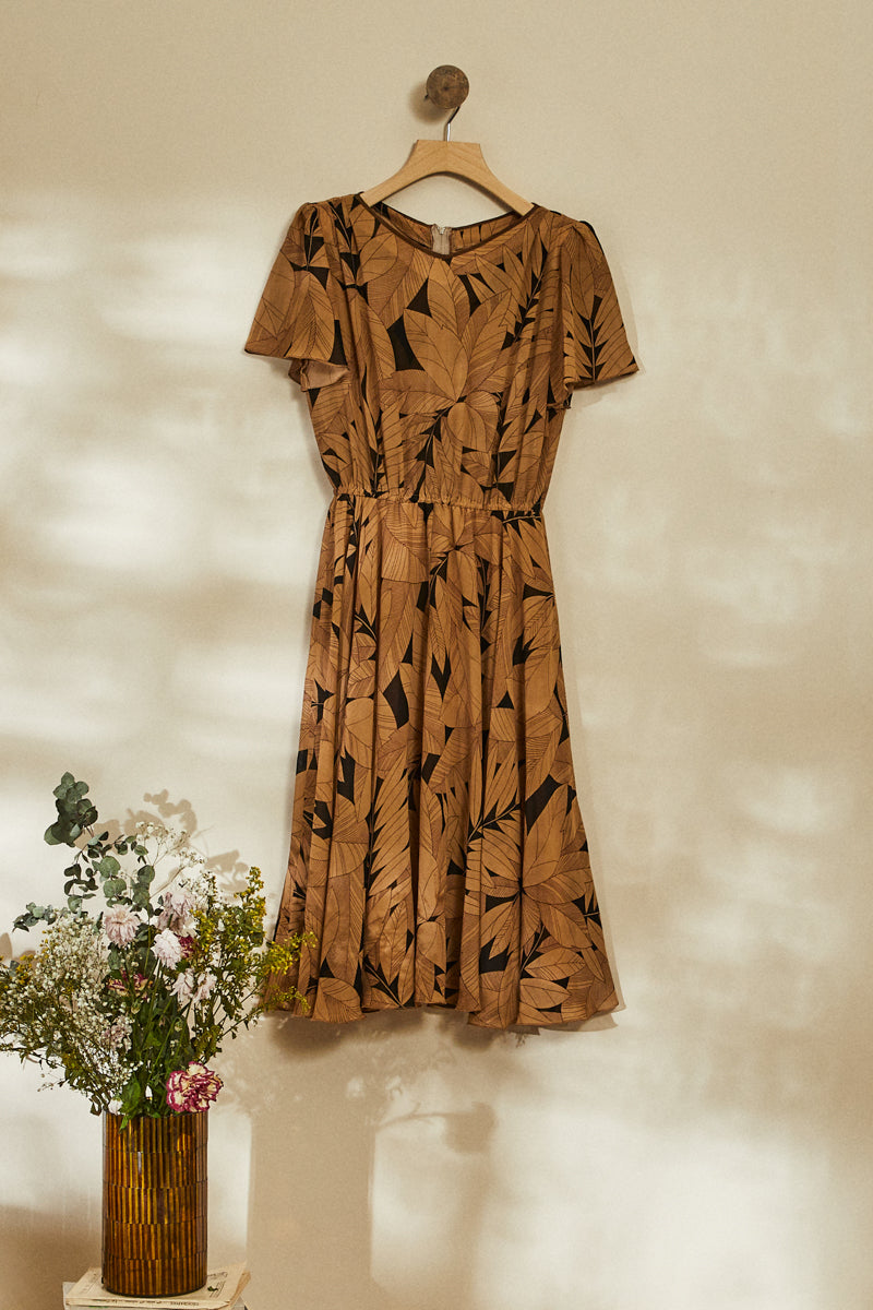 Robe évasée à fleurs camel