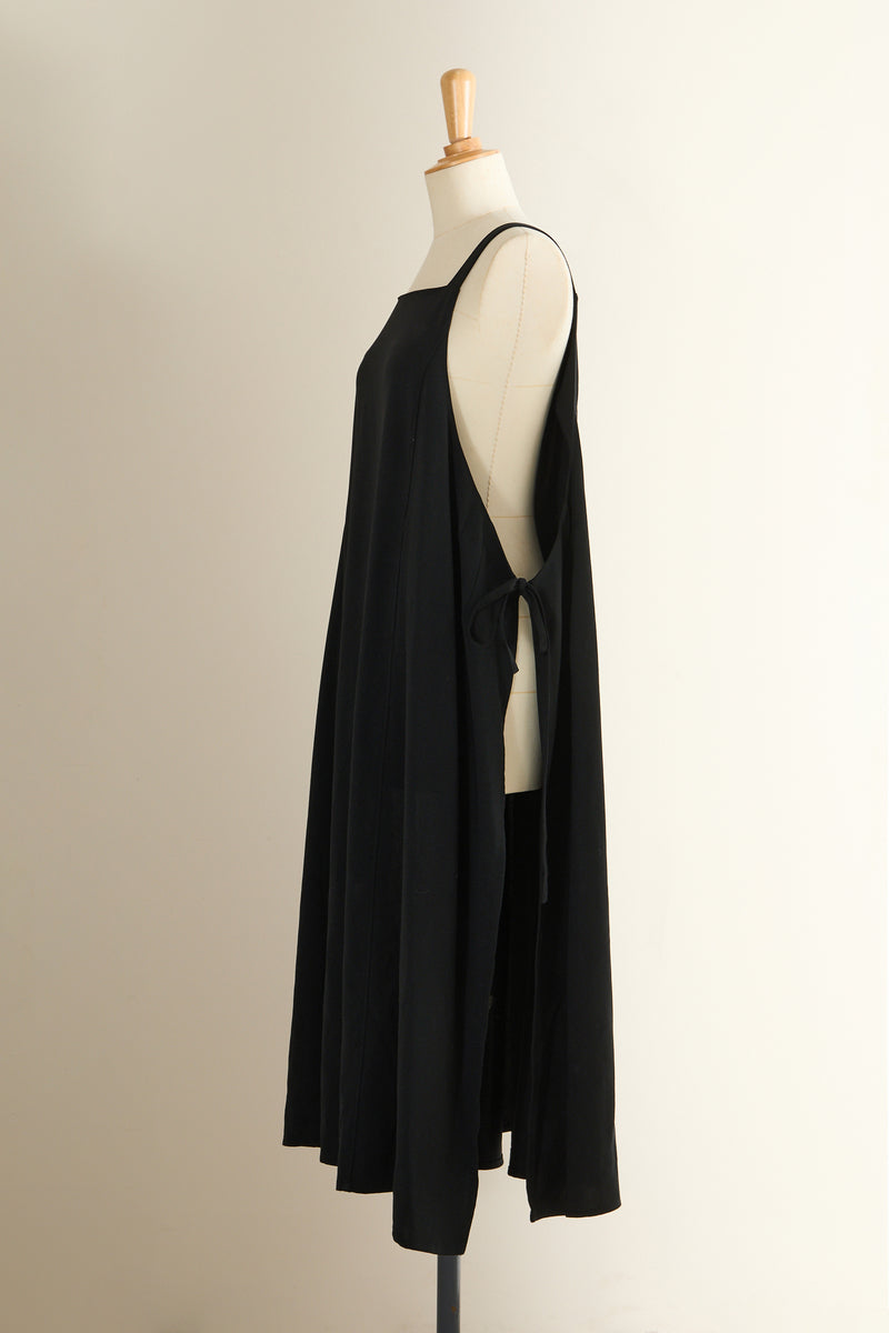 Robe tablier noire à nouer