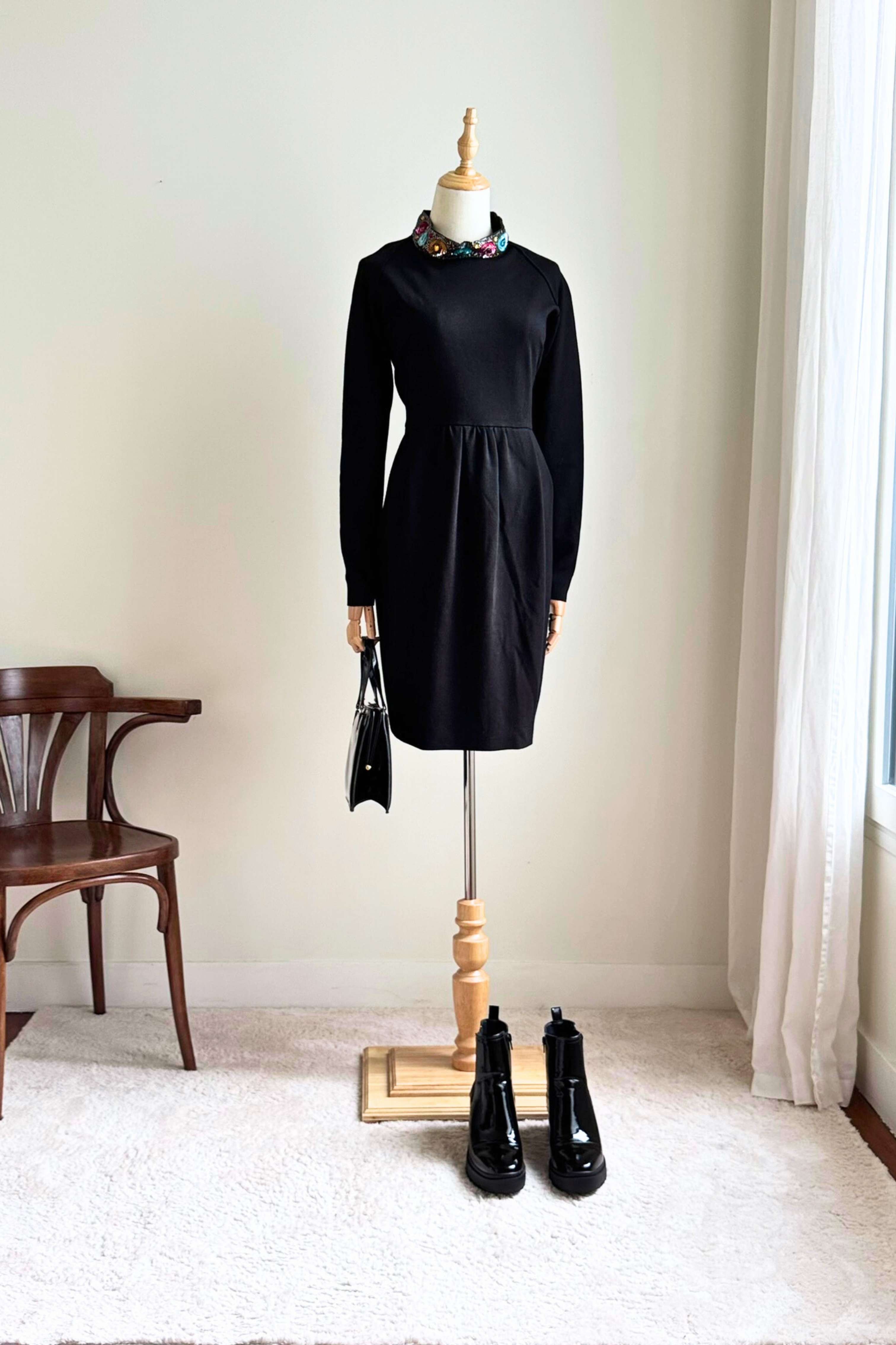 Short black dress with sequin collar