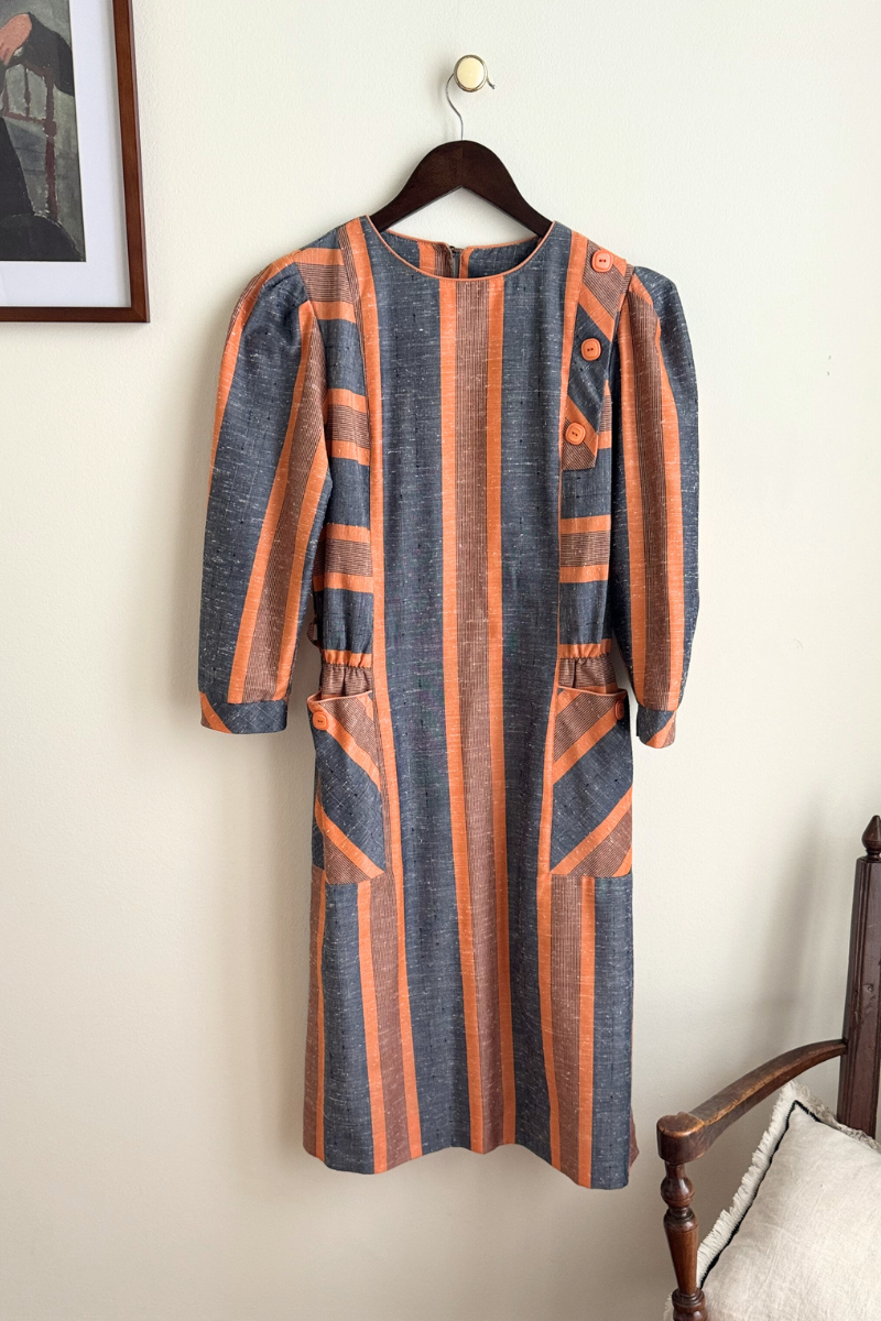 Robe mi longue à carreaux gris et oranges