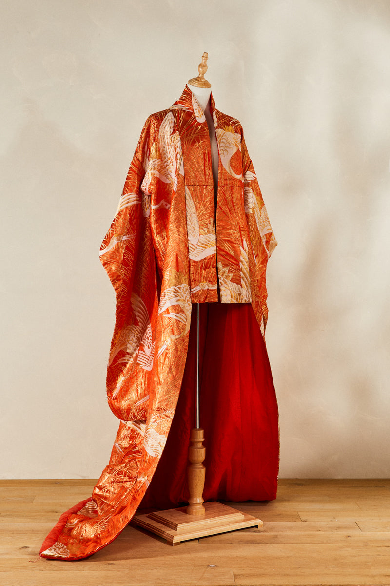 Kimono long de cérémonie en soie orange brodé or