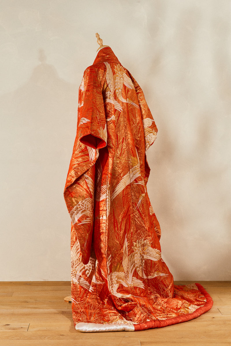 Kimono long de cérémonie en soie orange brodé or