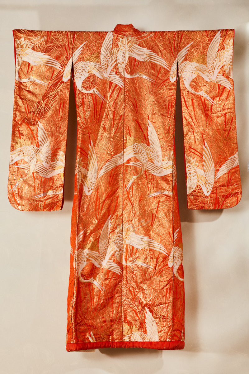 Kimono long de cérémonie en soie orange brodé or