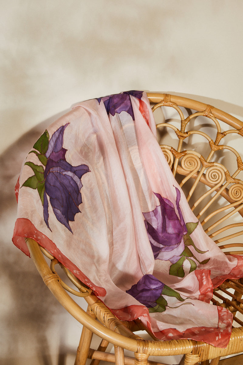 Foulard en soie imprimé à fleurs rose