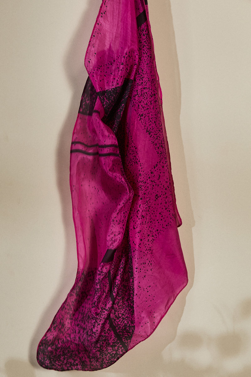 Foulard en soie imprimé abstrait rose