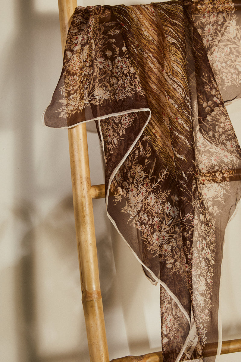 Foulard en soie imprimé à fleurs marron