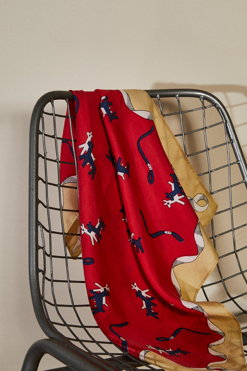 Foulard en soie imprimé chiens rouge