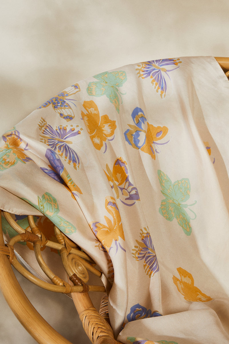 Foulard en soie imprimé fleuri beige