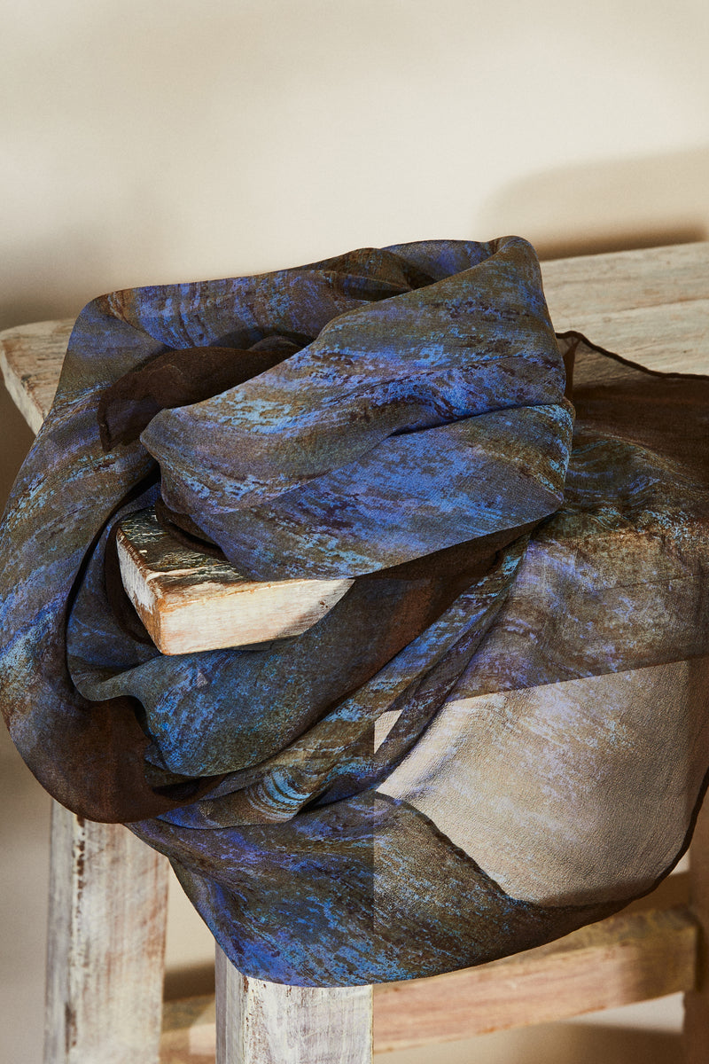 Foulard en soie imprimé à pois bleu